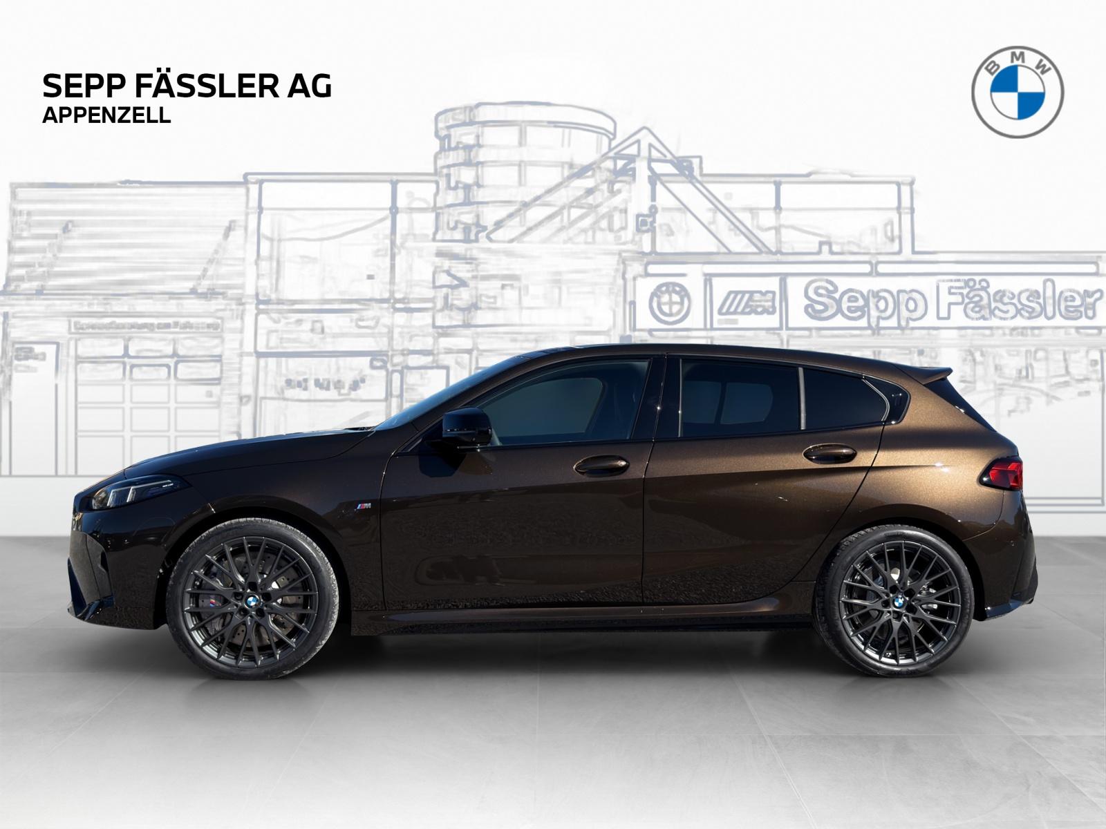 BMW M135i xDrive-showroom-element-1