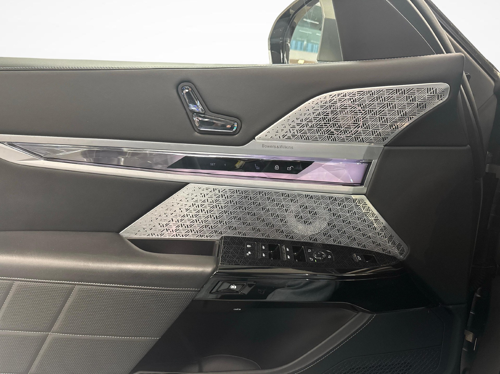 BMW i7 xDrive60-image-18