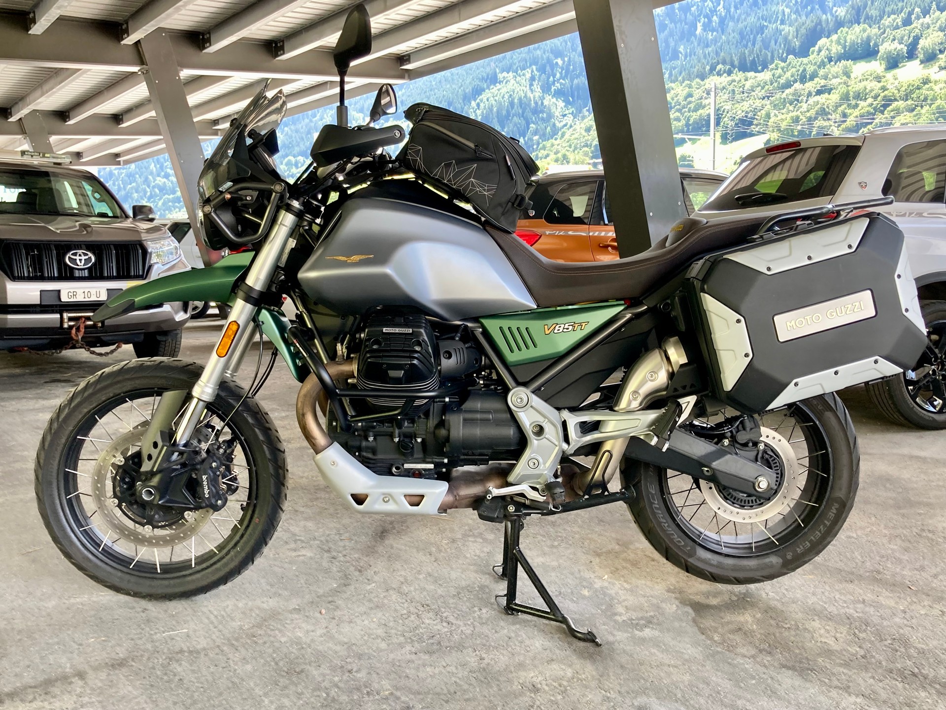 MOTO GUZZI V85 TT 100TH Centenario-image-3