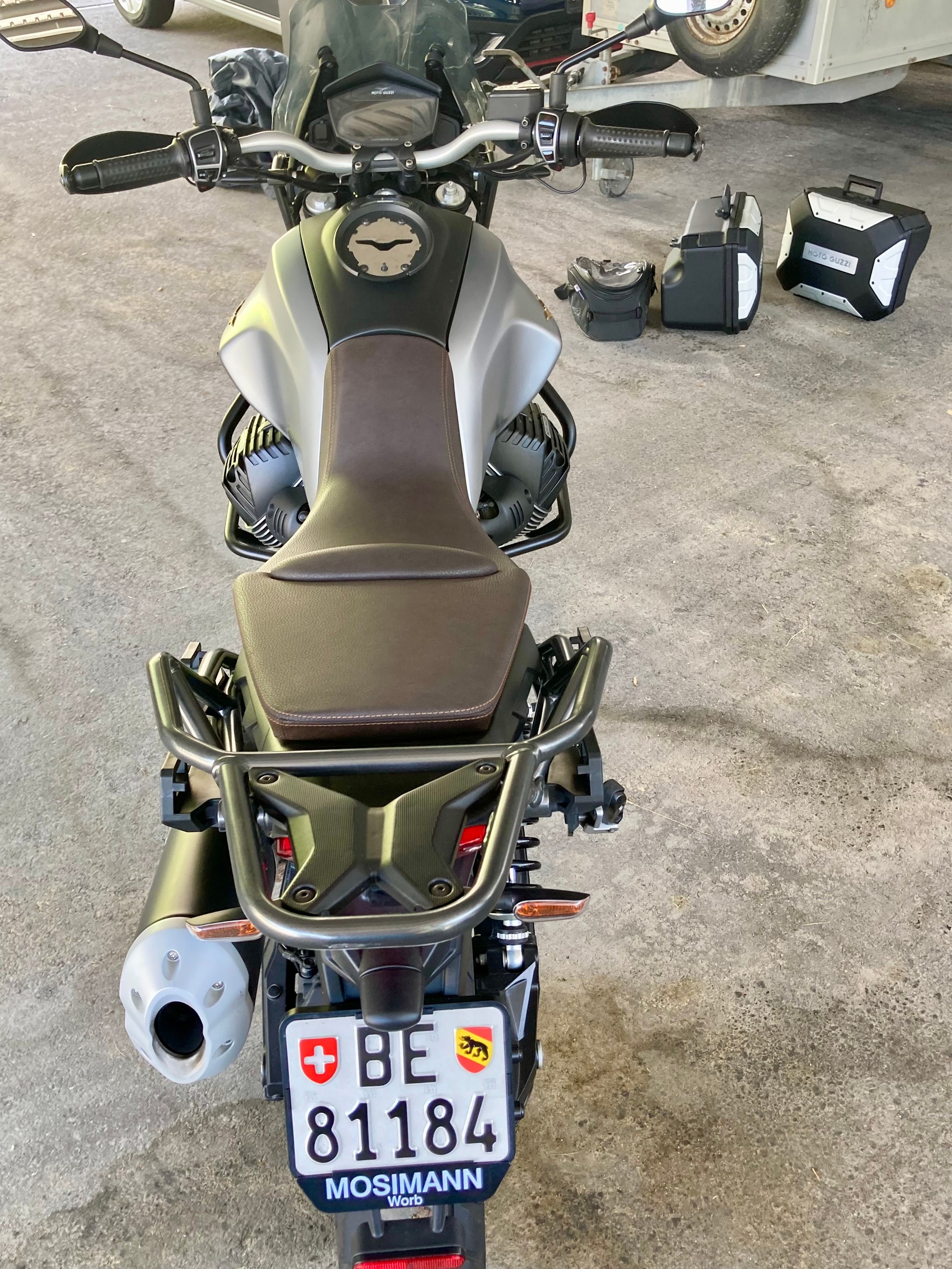 MOTO GUZZI V85 TT 100TH Centenario-image-2