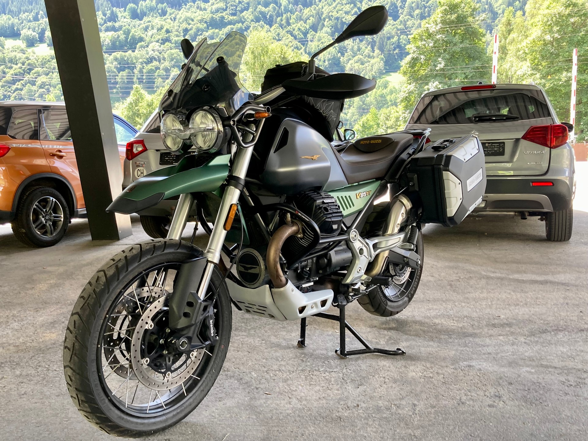 MOTO GUZZI V85 TT 100TH Centenario-image-5