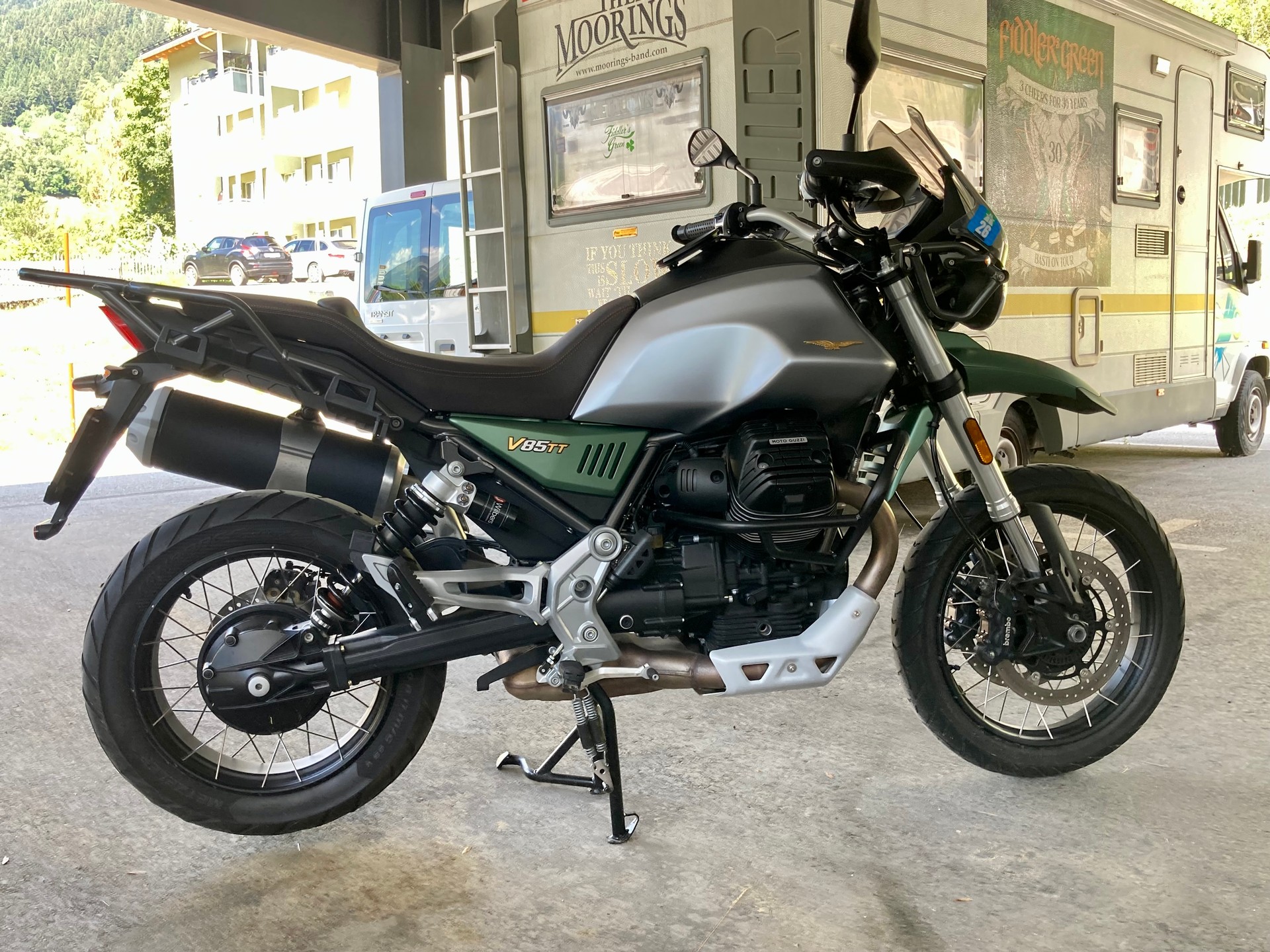MOTO GUZZI V85 TT 100TH Centenario-image-1