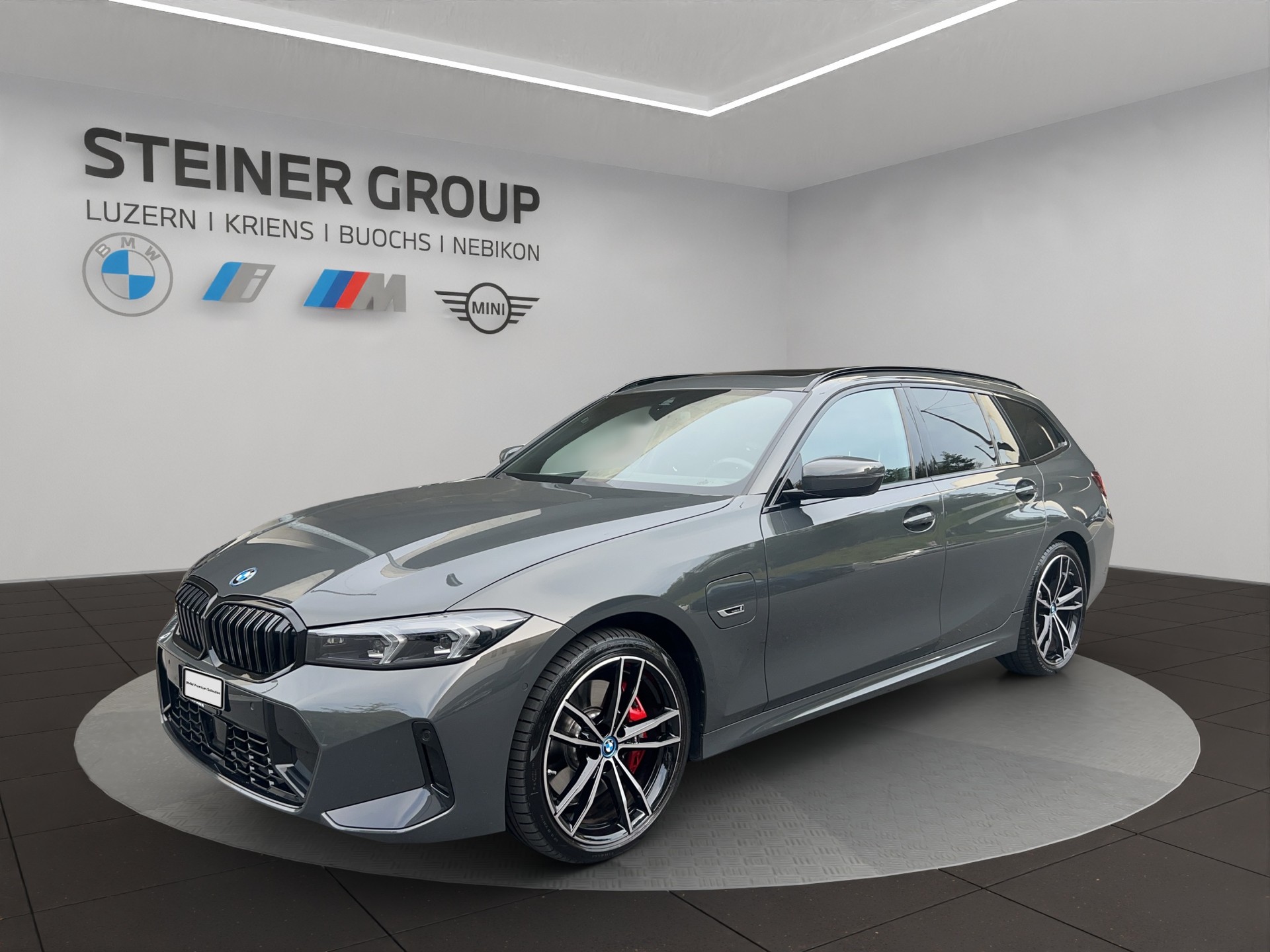 BMW 330e x DriveTouring Steptronic M Sport Pro