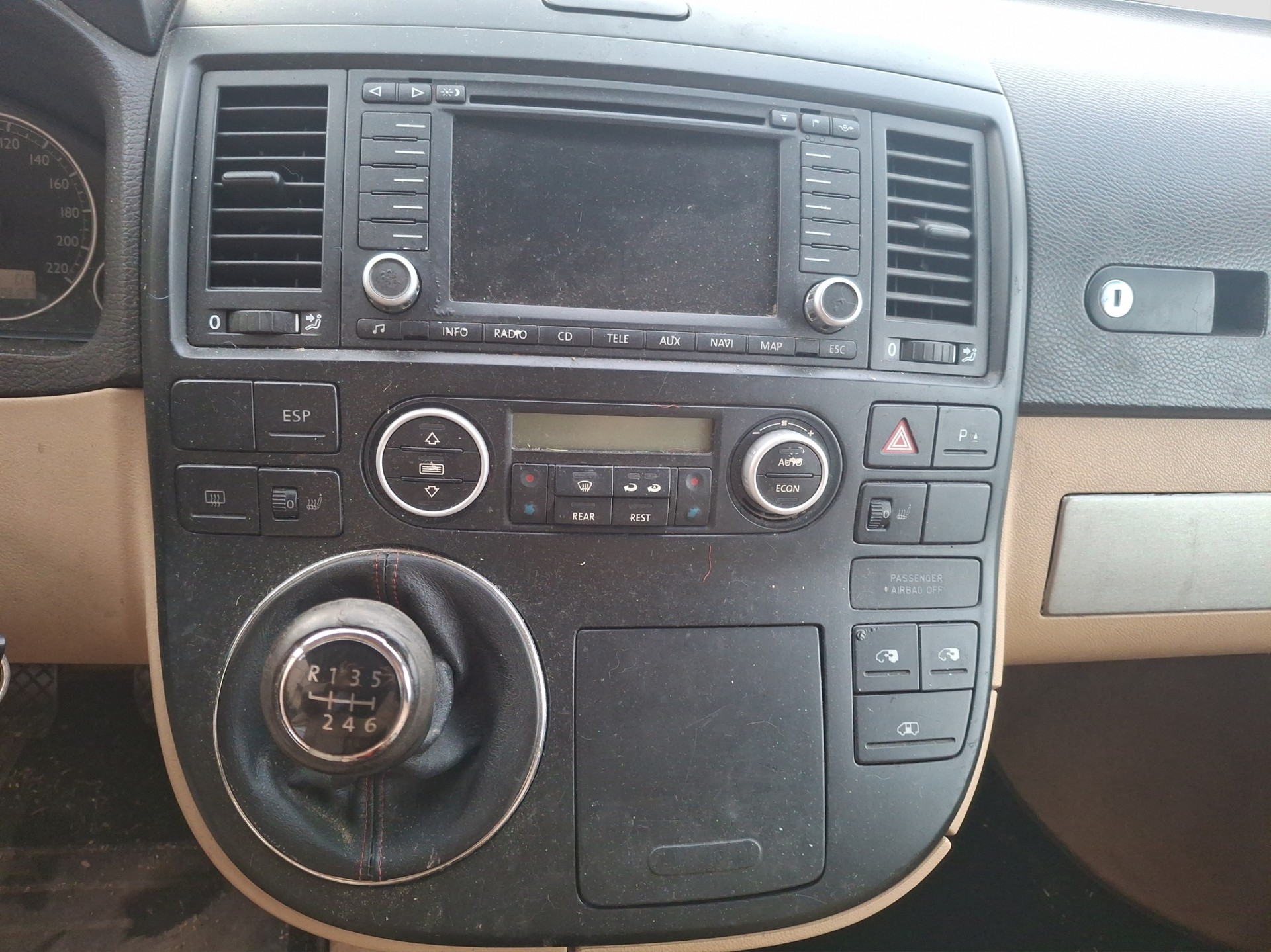 VW T5 Multivan Comfortline 2.5 TDI-image-11