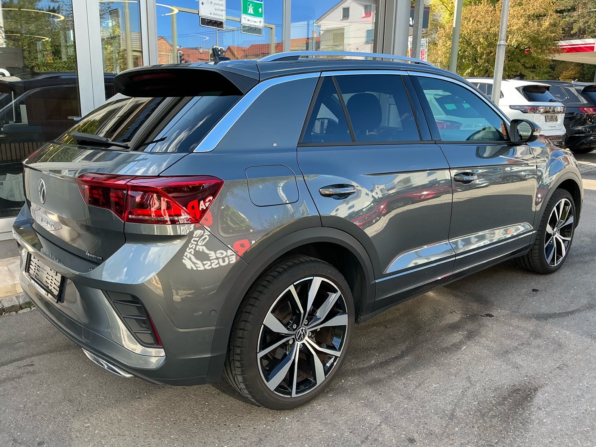 VW T-Roc R-LINE 4MOTION *** PANORAMAGLASDACH & AMHÄNGEKUPPLUNG ***-showroom-element-3