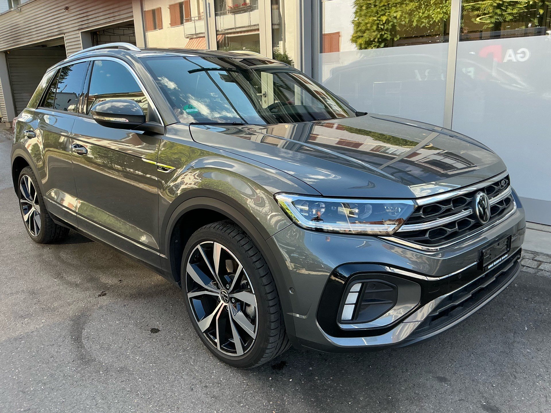 VW T-Roc R-LINE 4MOTION *** PANORAMAGLASDACH & AMHÄNGEKUPPLUNG ***-showroom-element-2