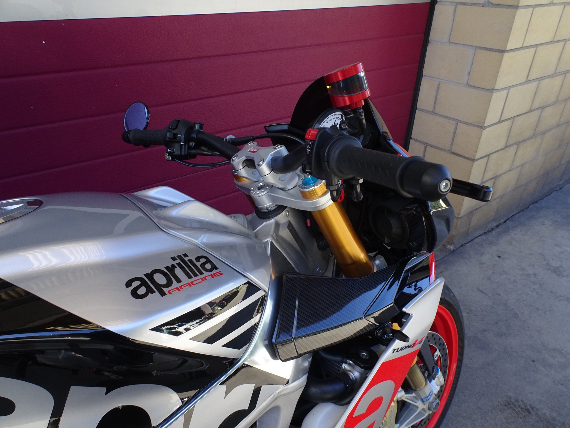 APRILIA Tuono V4 1100 Factory-image-4