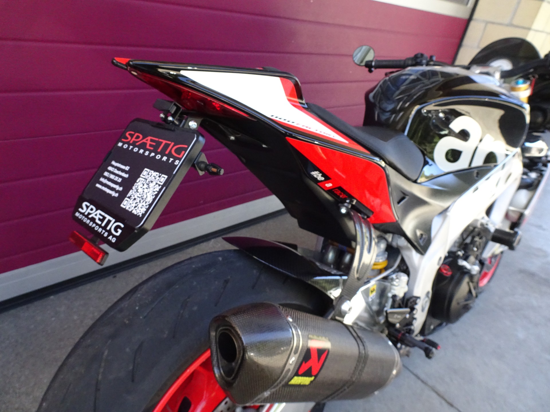 APRILIA Tuono V4 1100 Factory-image-7