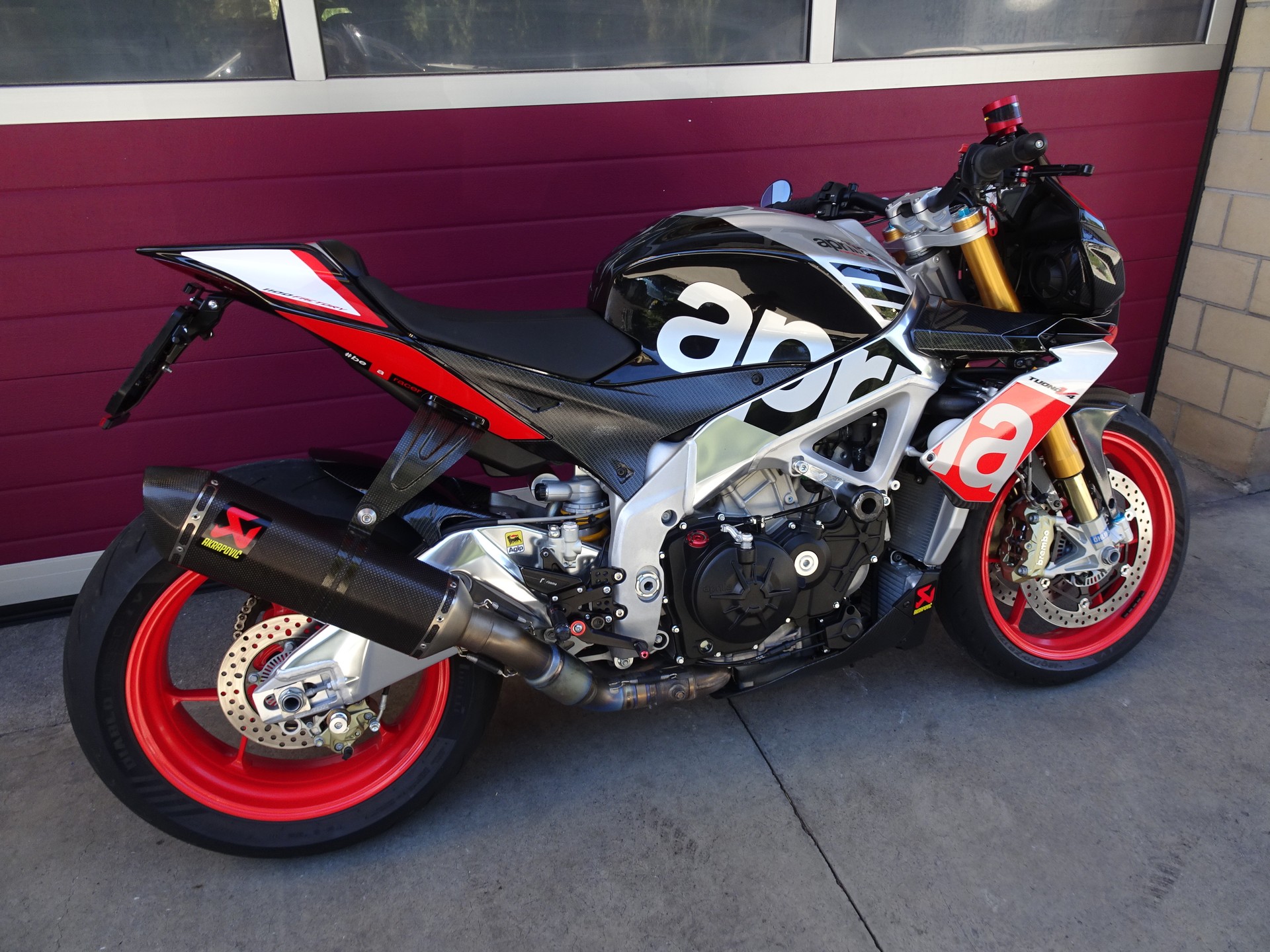 APRILIA Tuono V4 1100 Factory-image-3
