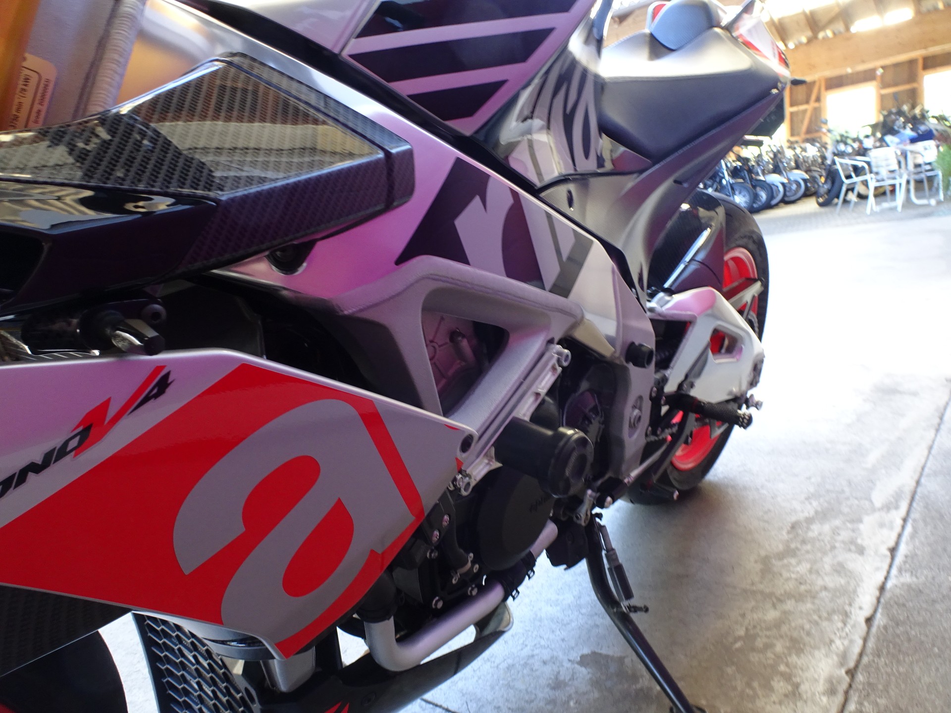 APRILIA Tuono V4 1100 Factory-image-12