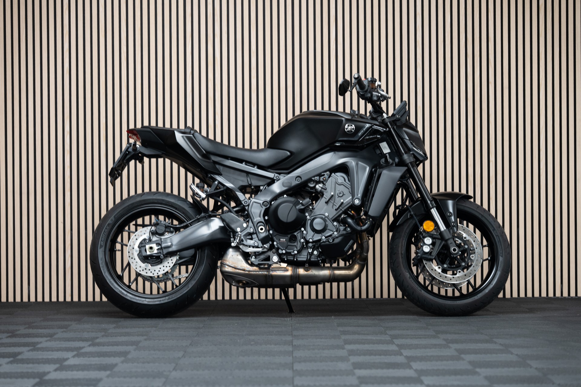 YAMAHA MT-09 35kW mit Heckumbau und Lenkerendspiegeln-image-0