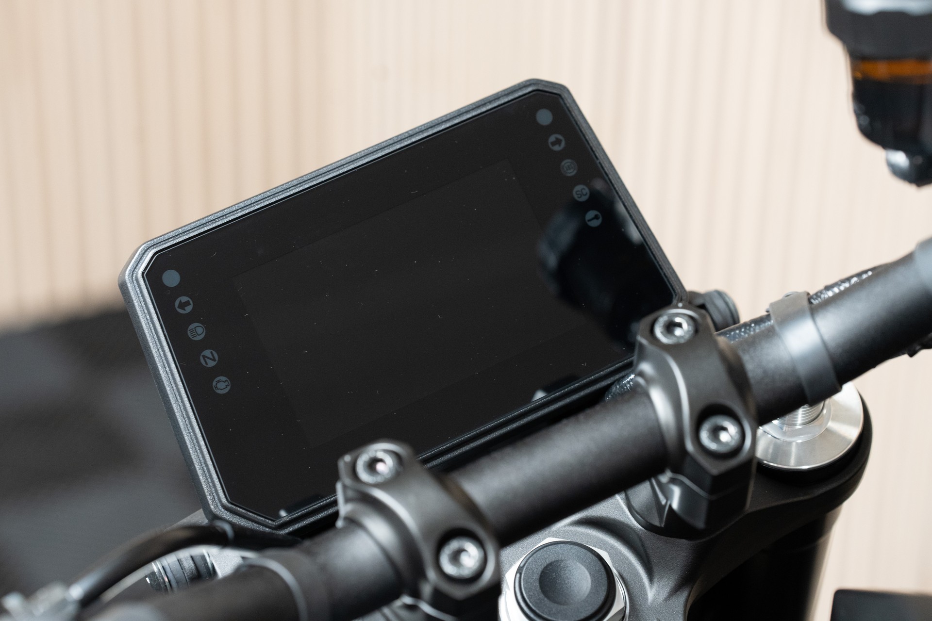 YAMAHA MT-09 35kW mit Heckumbau und Lenkerendspiegeln-image-2