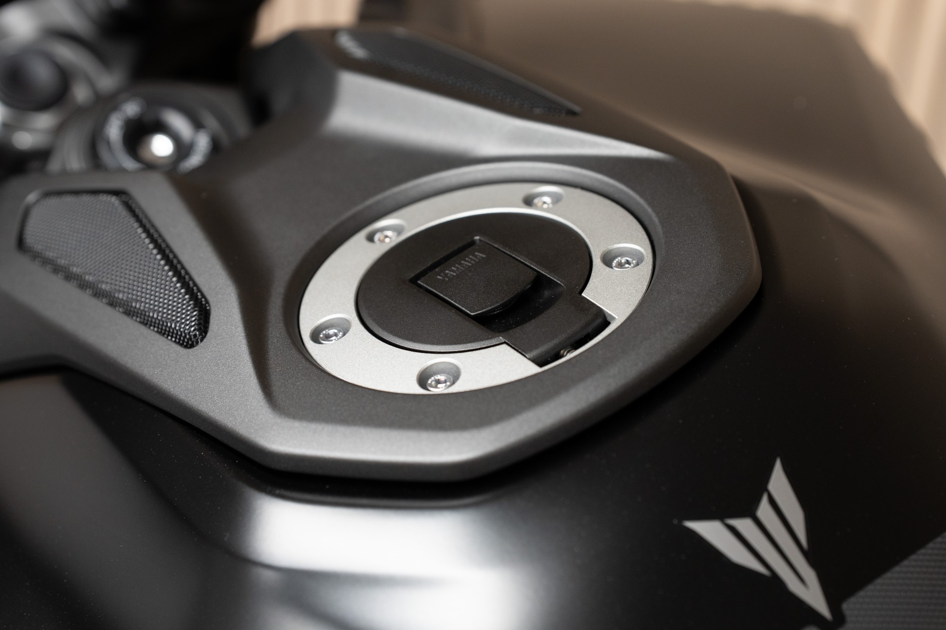 YAMAHA MT-09 35kW mit Heckumbau und Lenkerendspiegeln-image-3