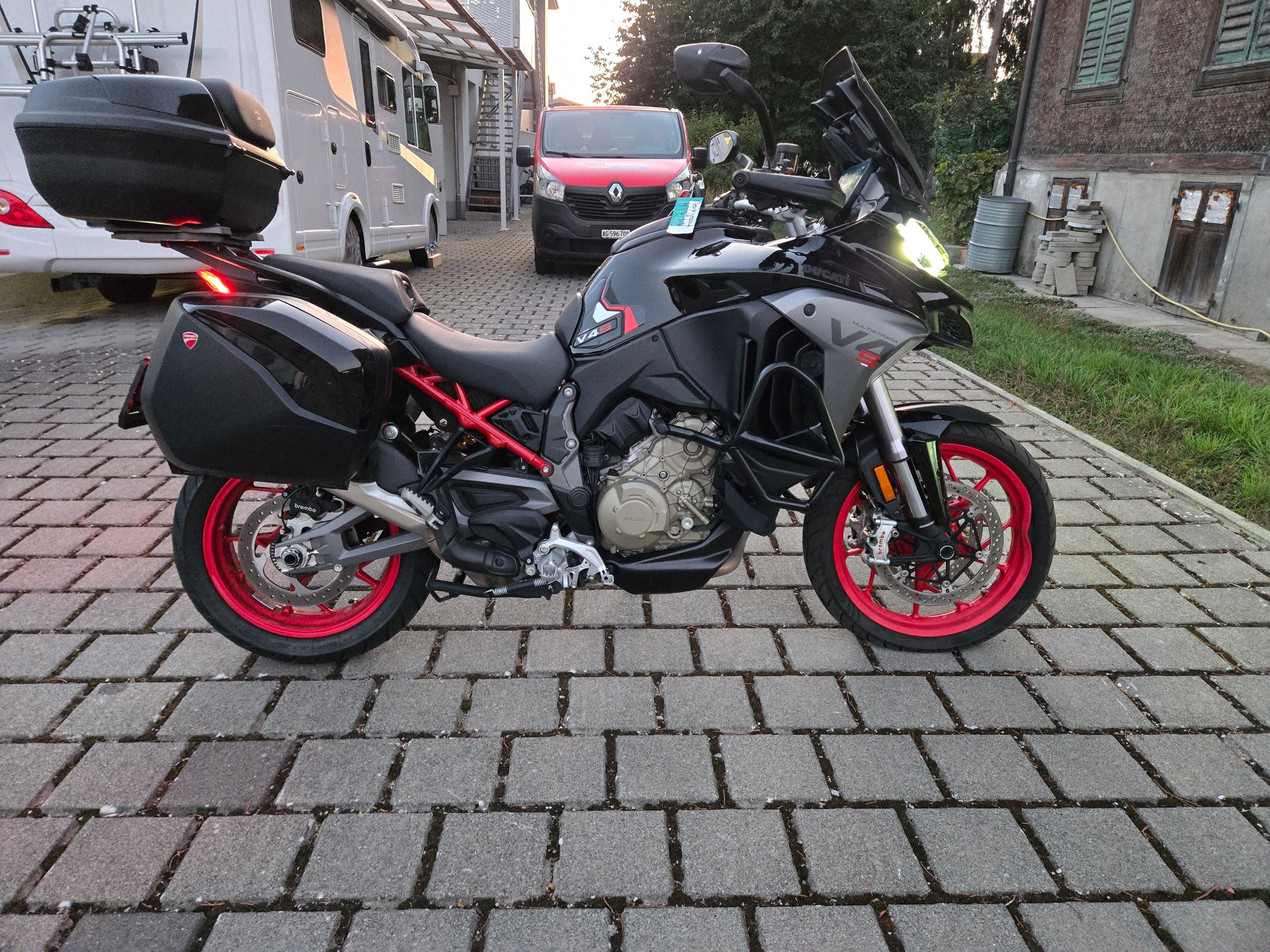DUCATI MULTISTRADA V4 S-image-2