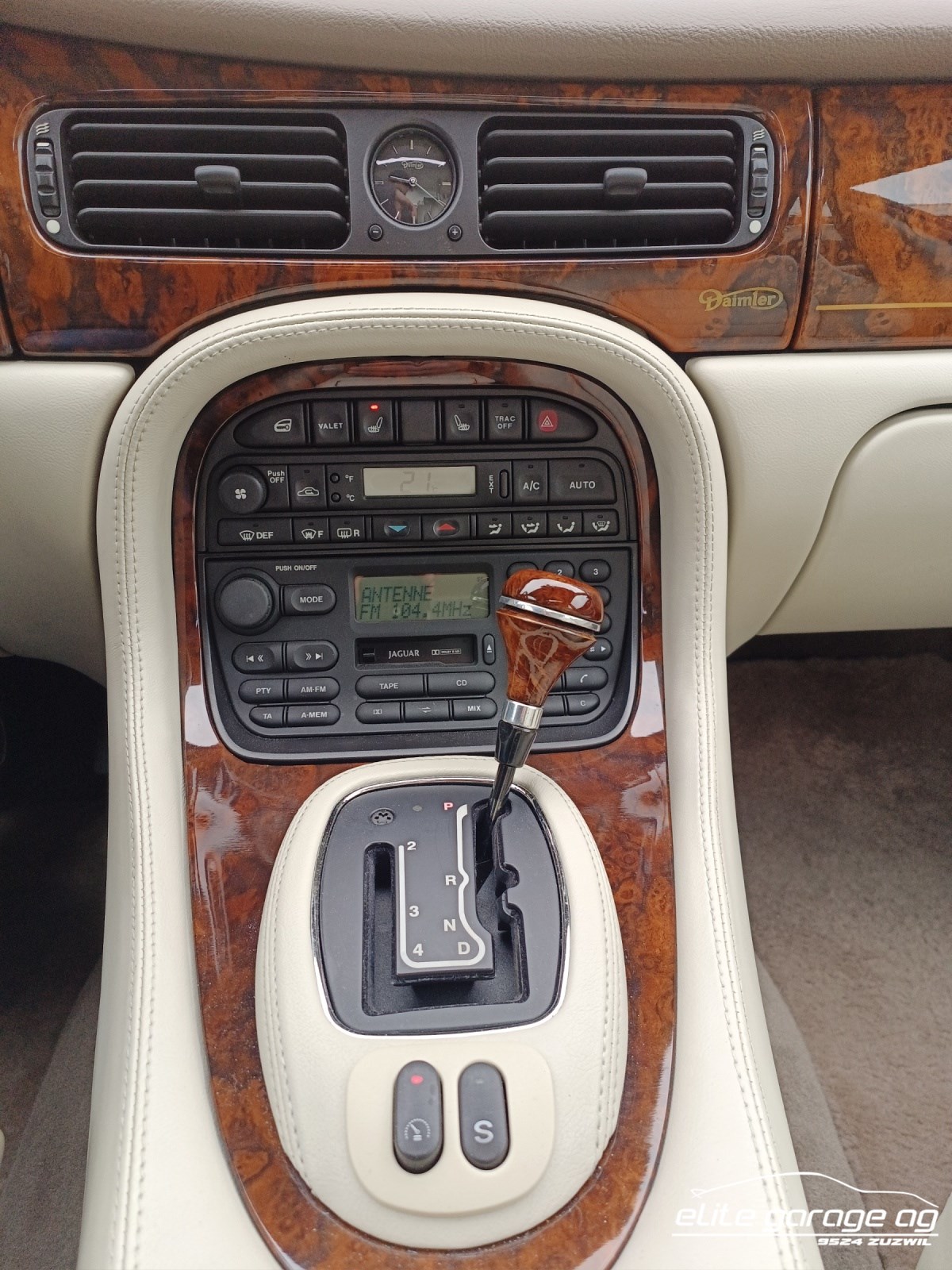 DAIMLER V8 4.0 S/C-image-15