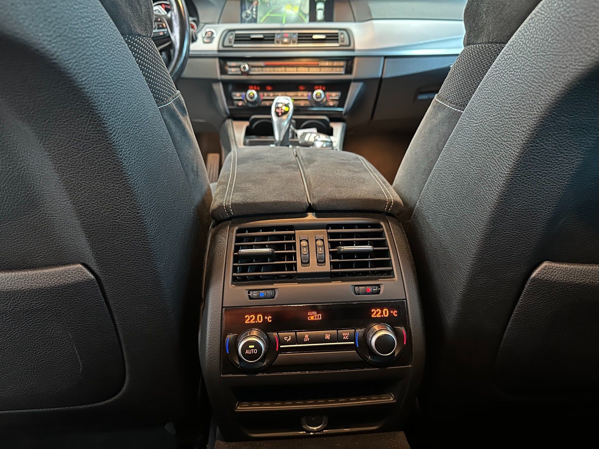 BMW M550 d xDrive Touring Steptronic-image-9