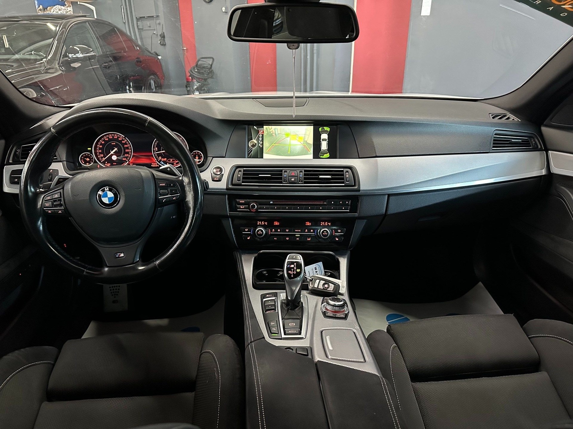 BMW M550 d xDrive Touring Steptronic-image-8