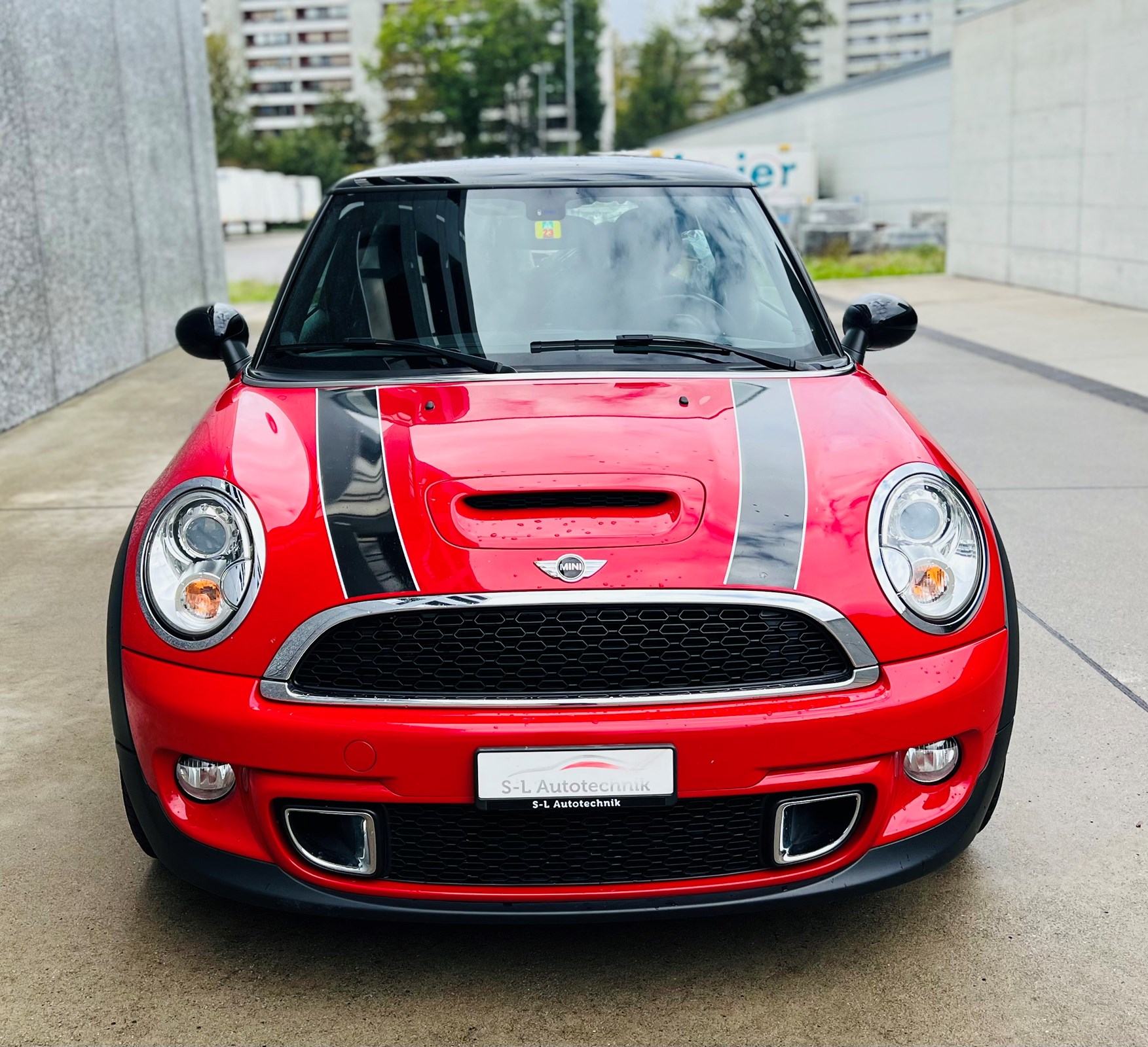 MINI Cooper S-showroom-element-1