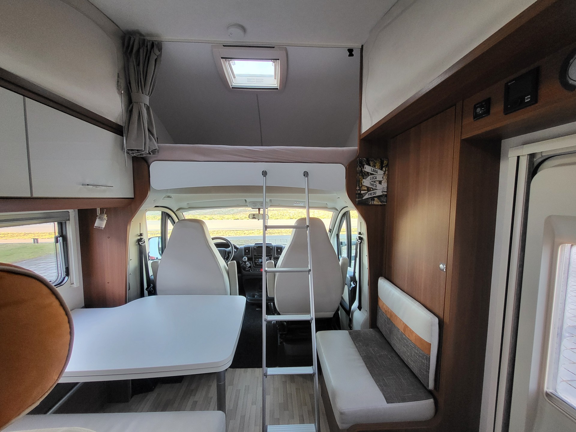 LMC A714 TOP FAMILIENCAMPER-image-9