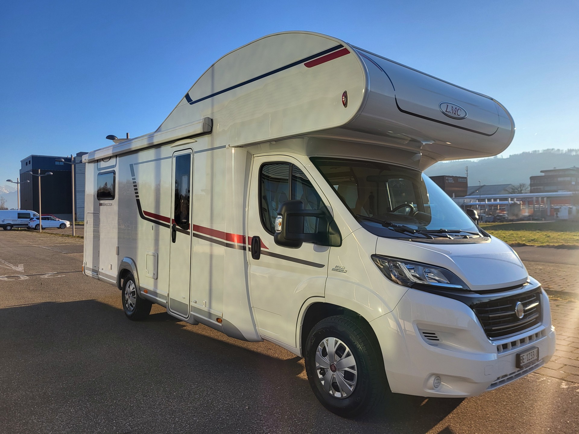 LMC A714 TOP FAMILIENCAMPER-image-1