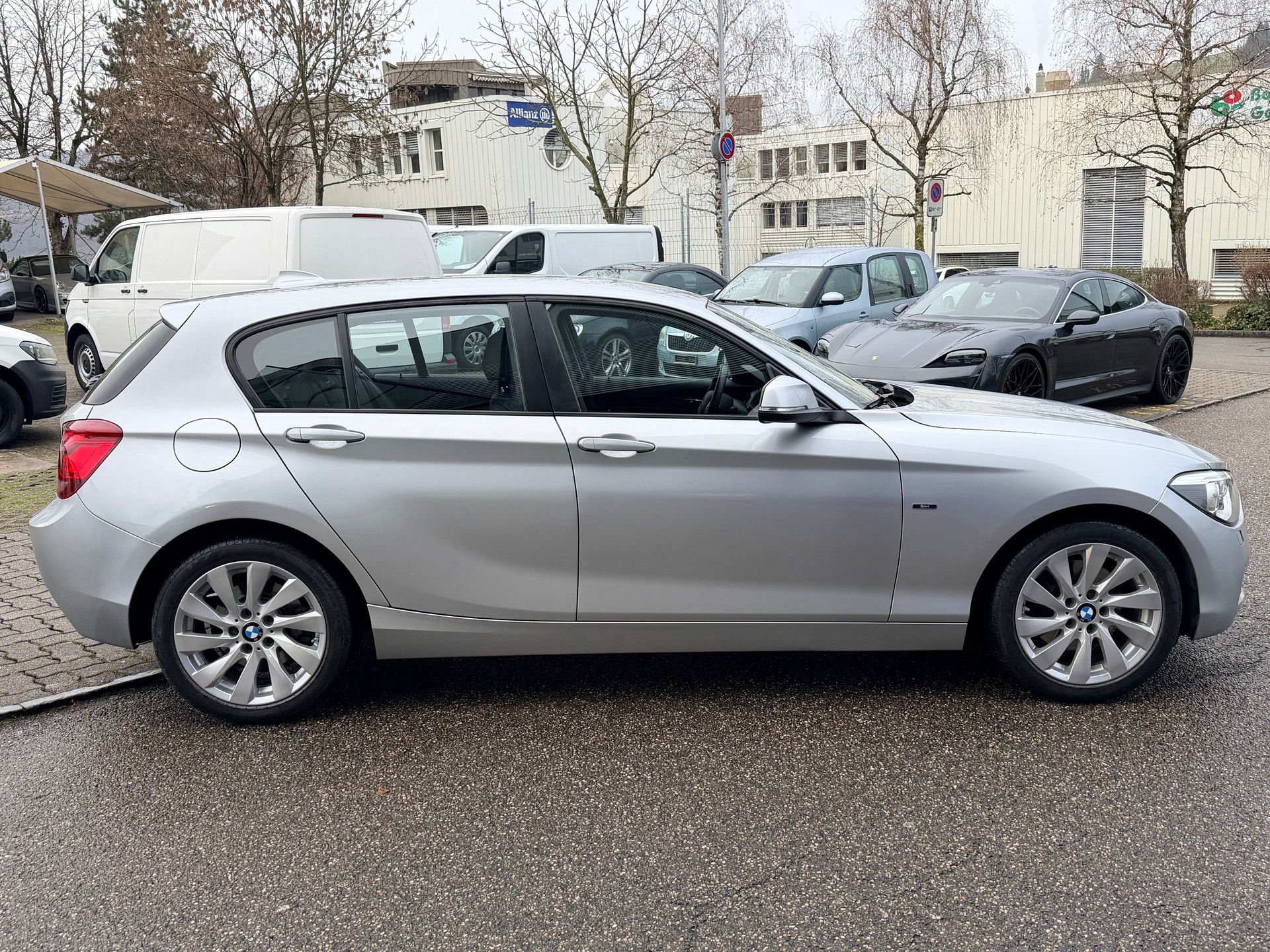 BMW 125i Sport Line Steptronic-showroom-element-1