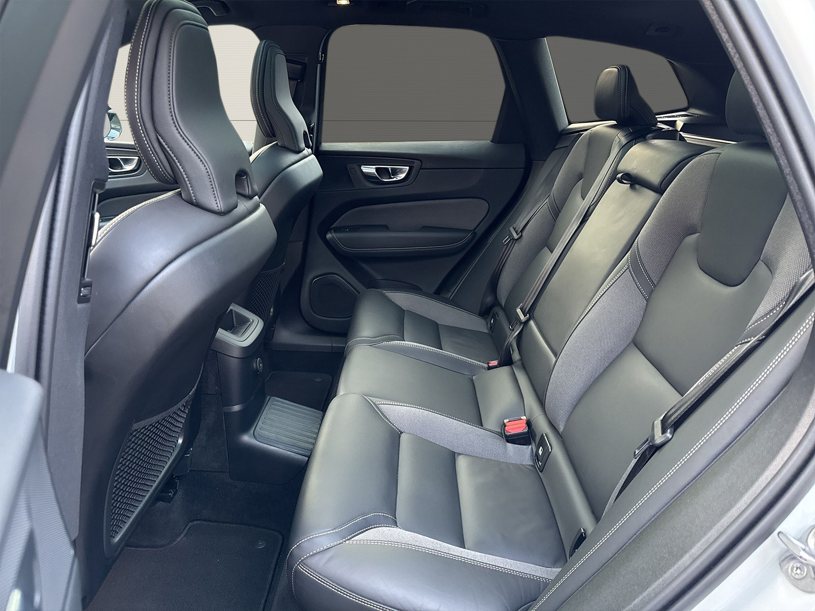 VOLVO XC60 2.0 T6 TE Plus Dark eAWD-image-8