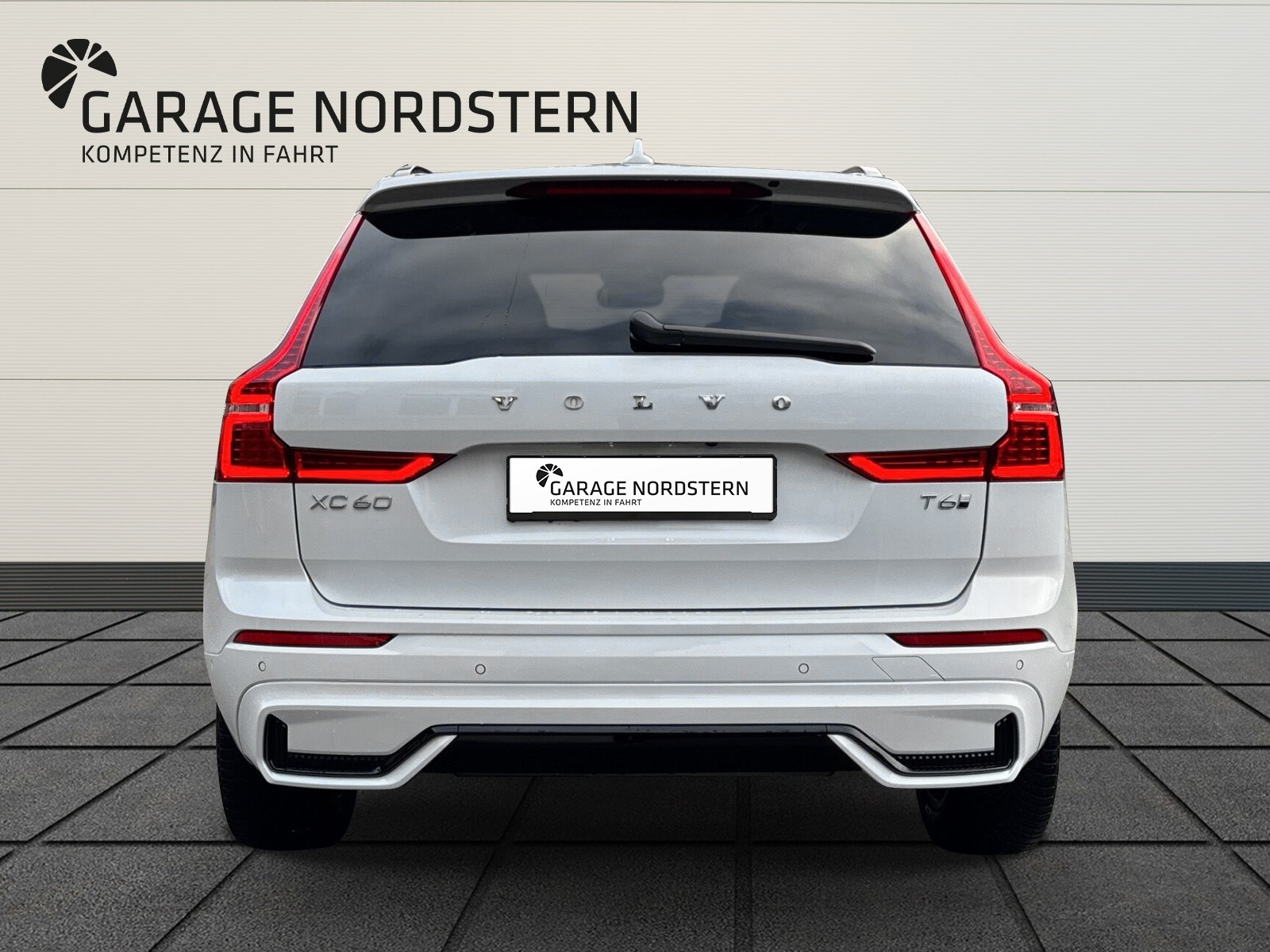 VOLVO XC60 2.0 T6 TE Plus Dark eAWD-showroom-element-3