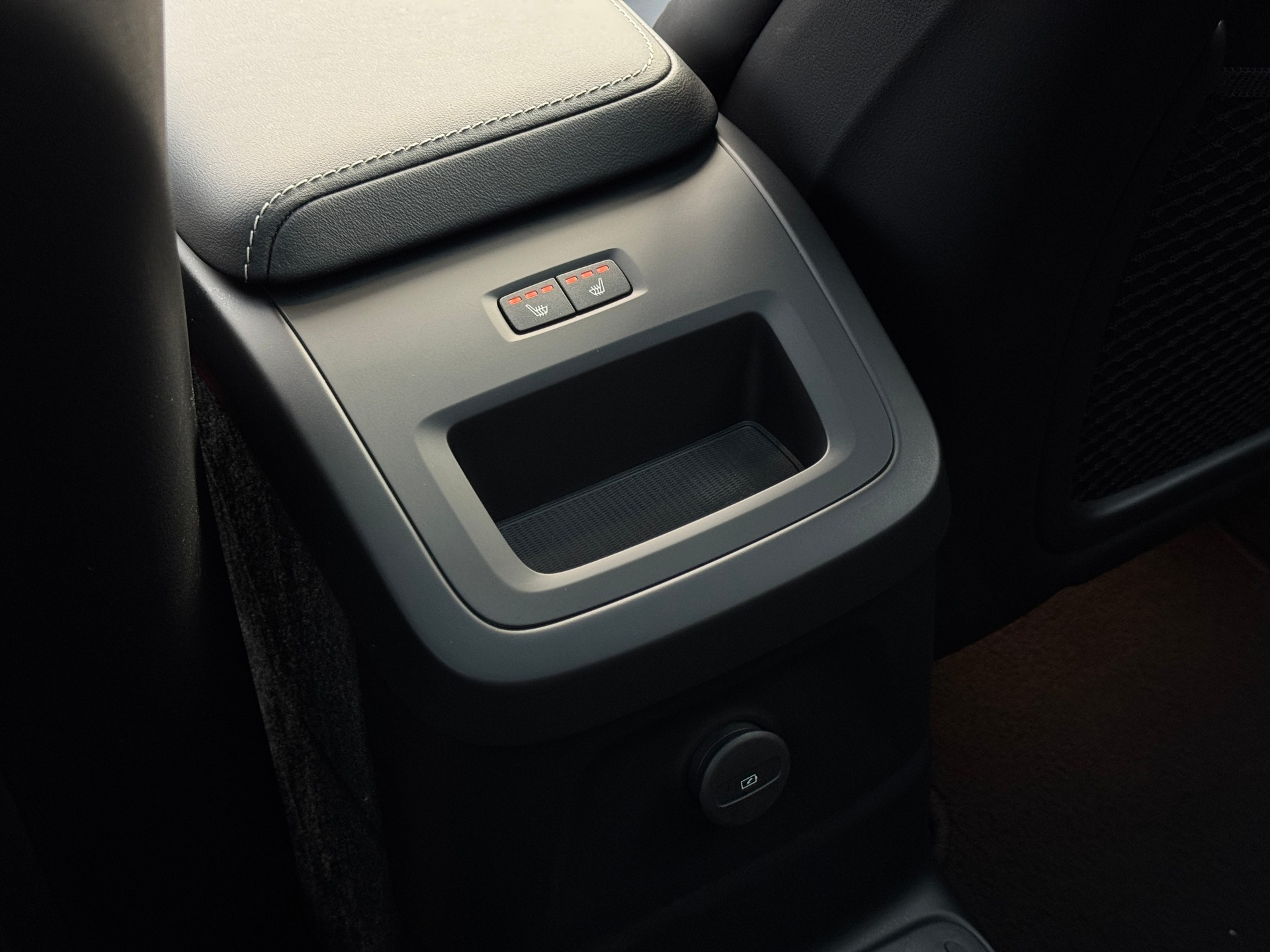 VOLVO XC60 2.0 T6 TE Plus Dark eAWD-image-17