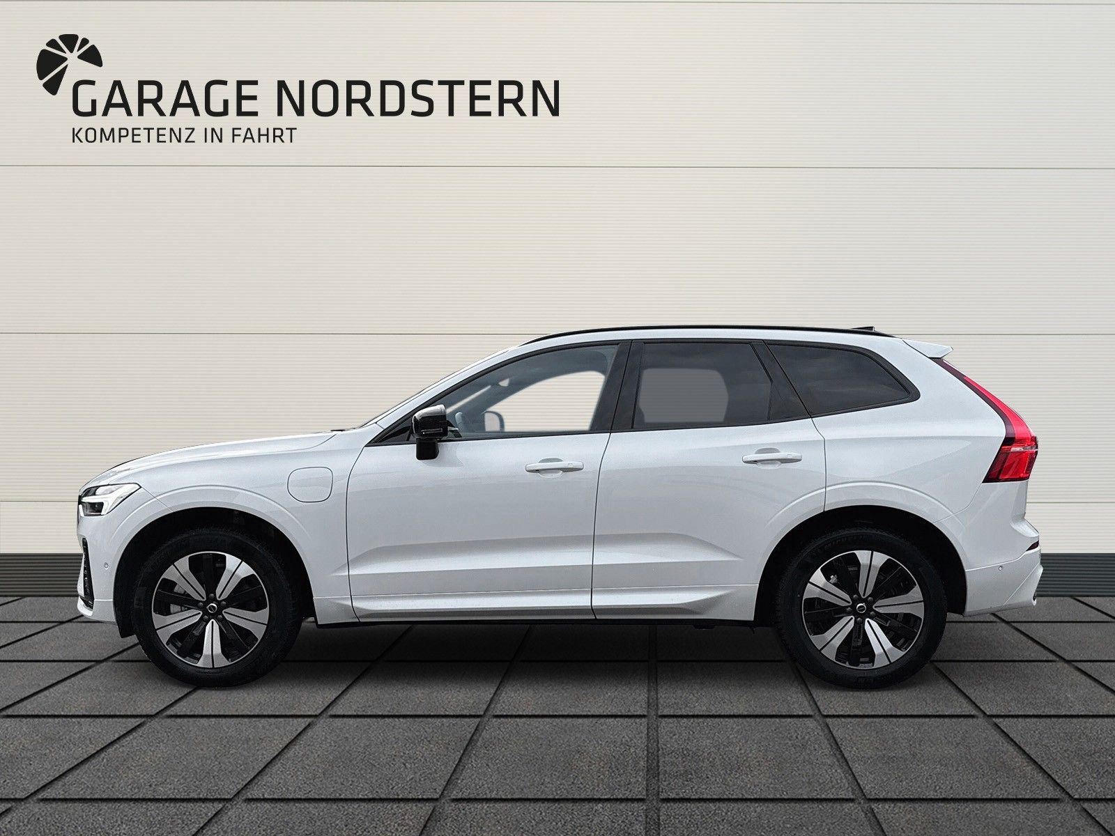 VOLVO XC60 2.0 T6 TE Plus Dark eAWD-showroom-element-1