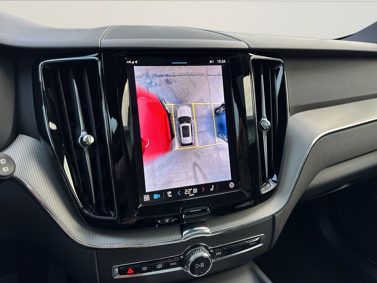 VOLVO XC60 2.0 T6 TE Plus Dark eAWD-image-13