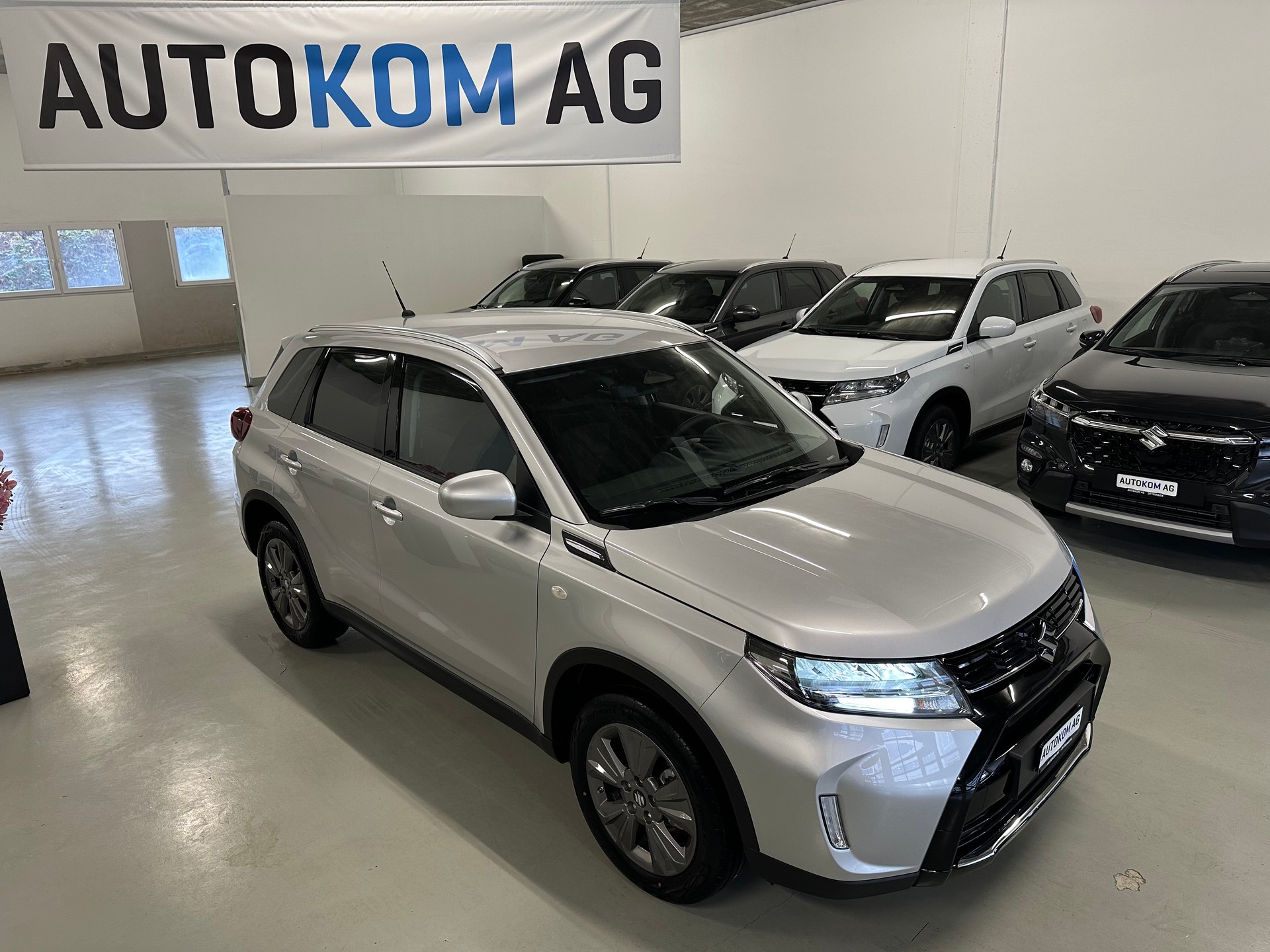 SUZUKI Vitara 1.4 Boosterjet Compact + 4x4 Hybrid Automatic-image-1