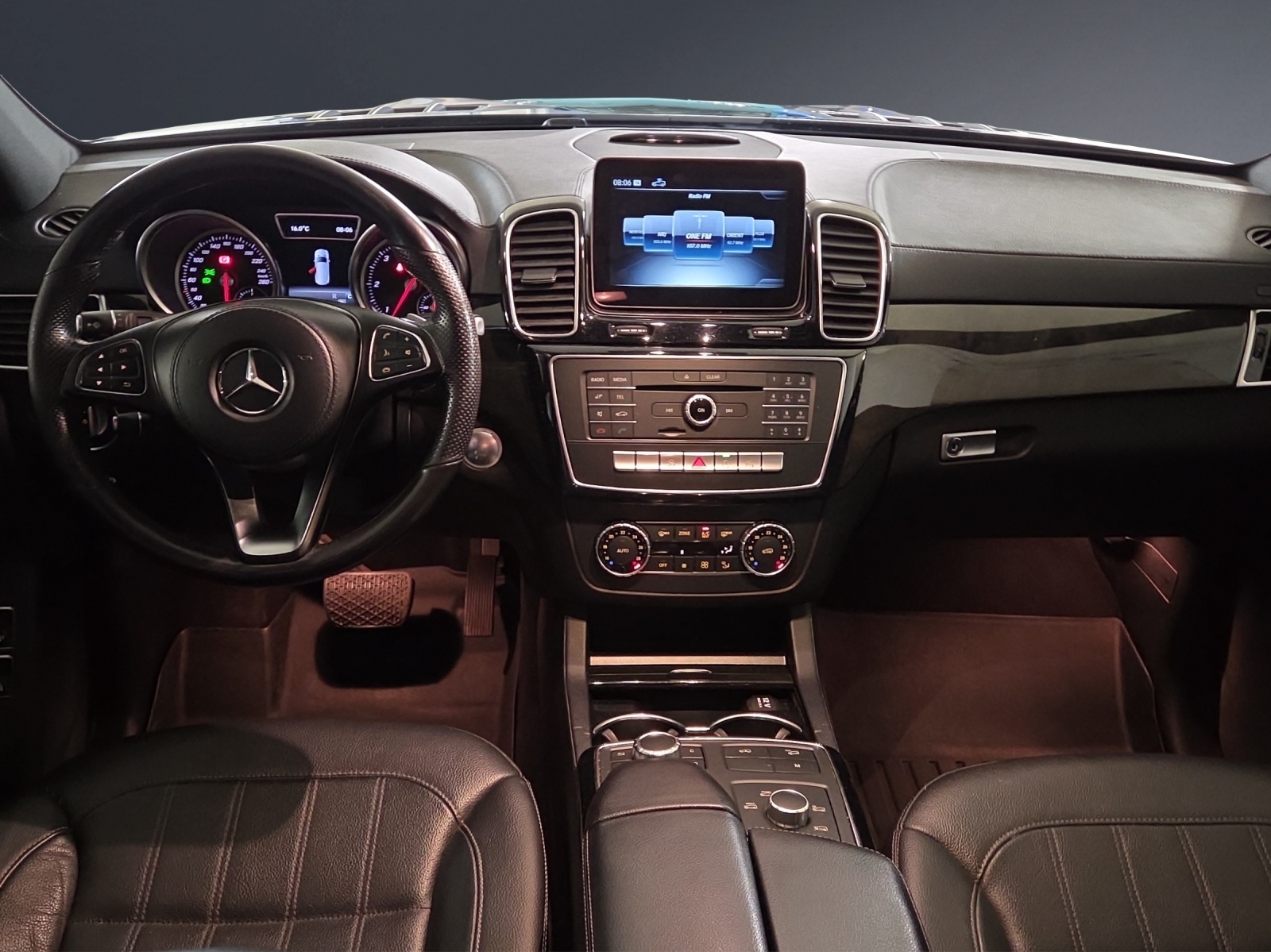 MERCEDES-BENZ GLS 350 d 4Matic-image-11