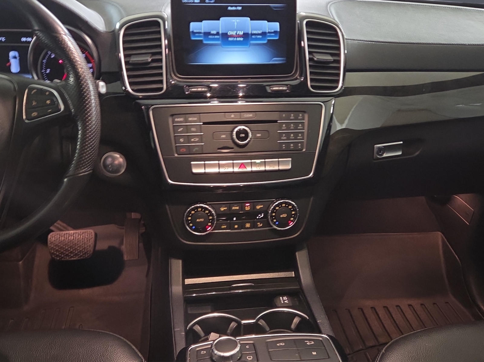 MERCEDES-BENZ GLS 350 d 4Matic-image-15