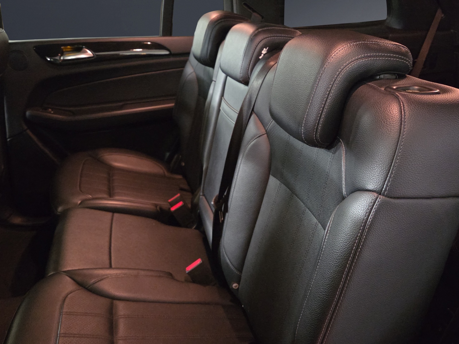 MERCEDES-BENZ GLS 350 d 4Matic-image-18