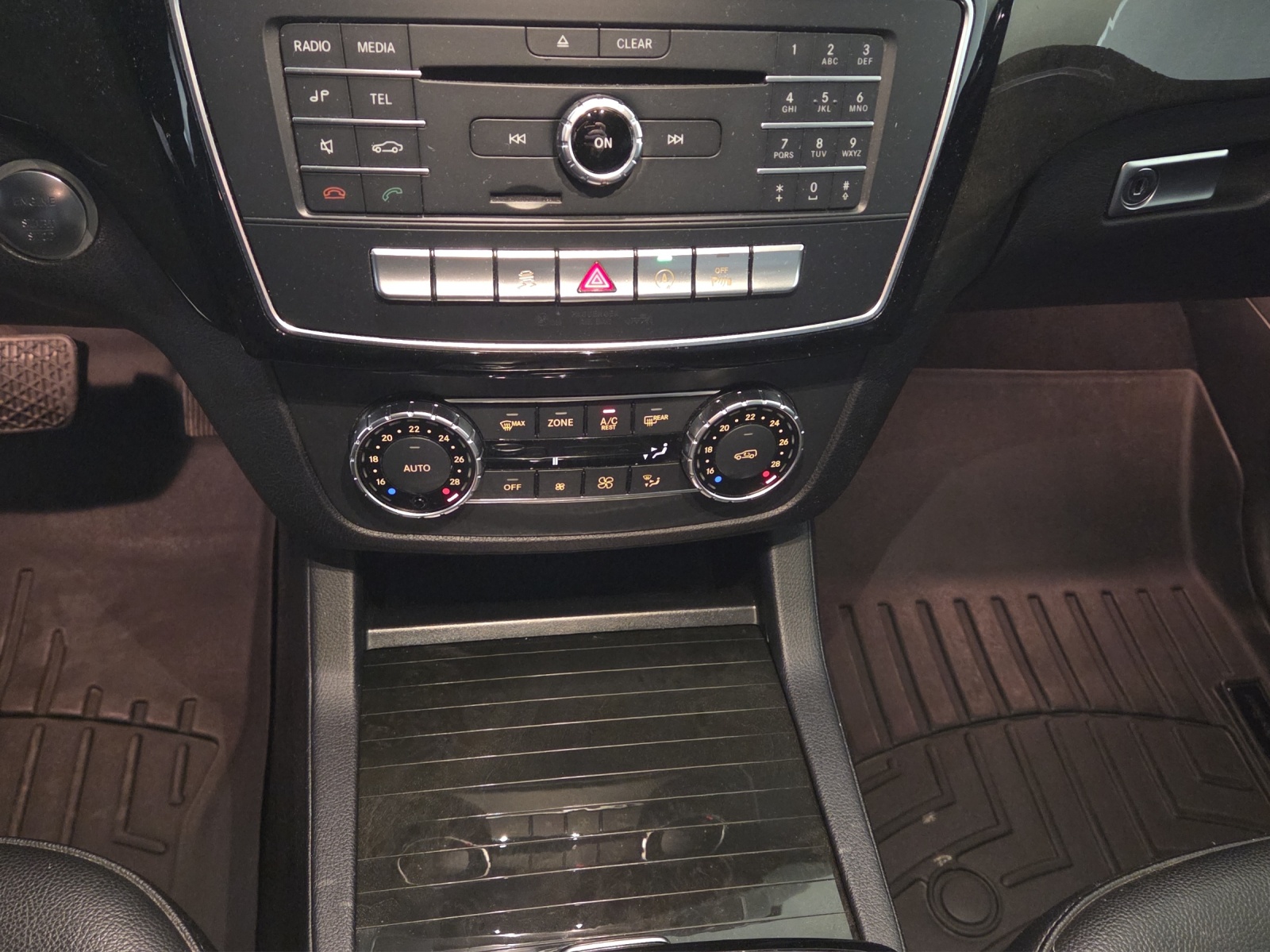 MERCEDES-BENZ GLS 350 d 4Matic-image-17