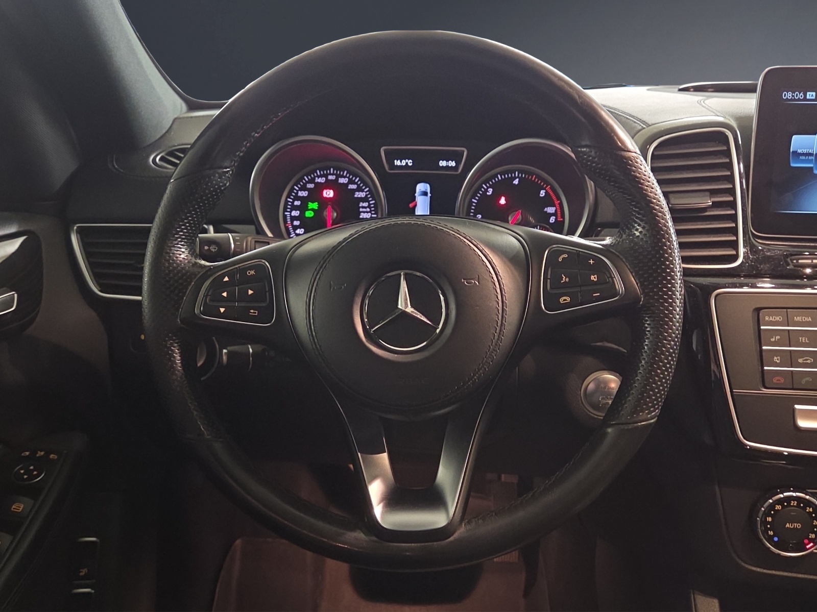 MERCEDES-BENZ GLS 350 d 4Matic-image-12