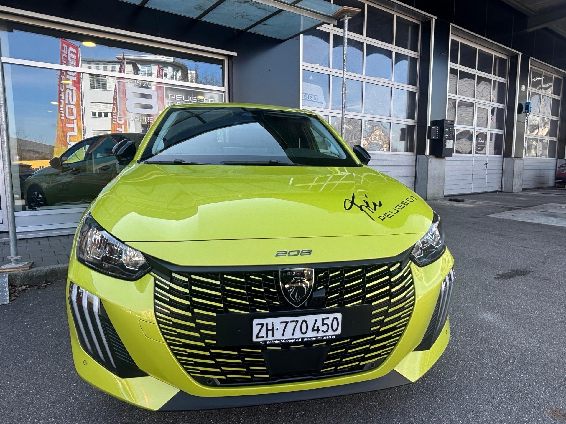 PEUGEOT 208 1.2 Hybrid Allure Premium-showroom-element-1