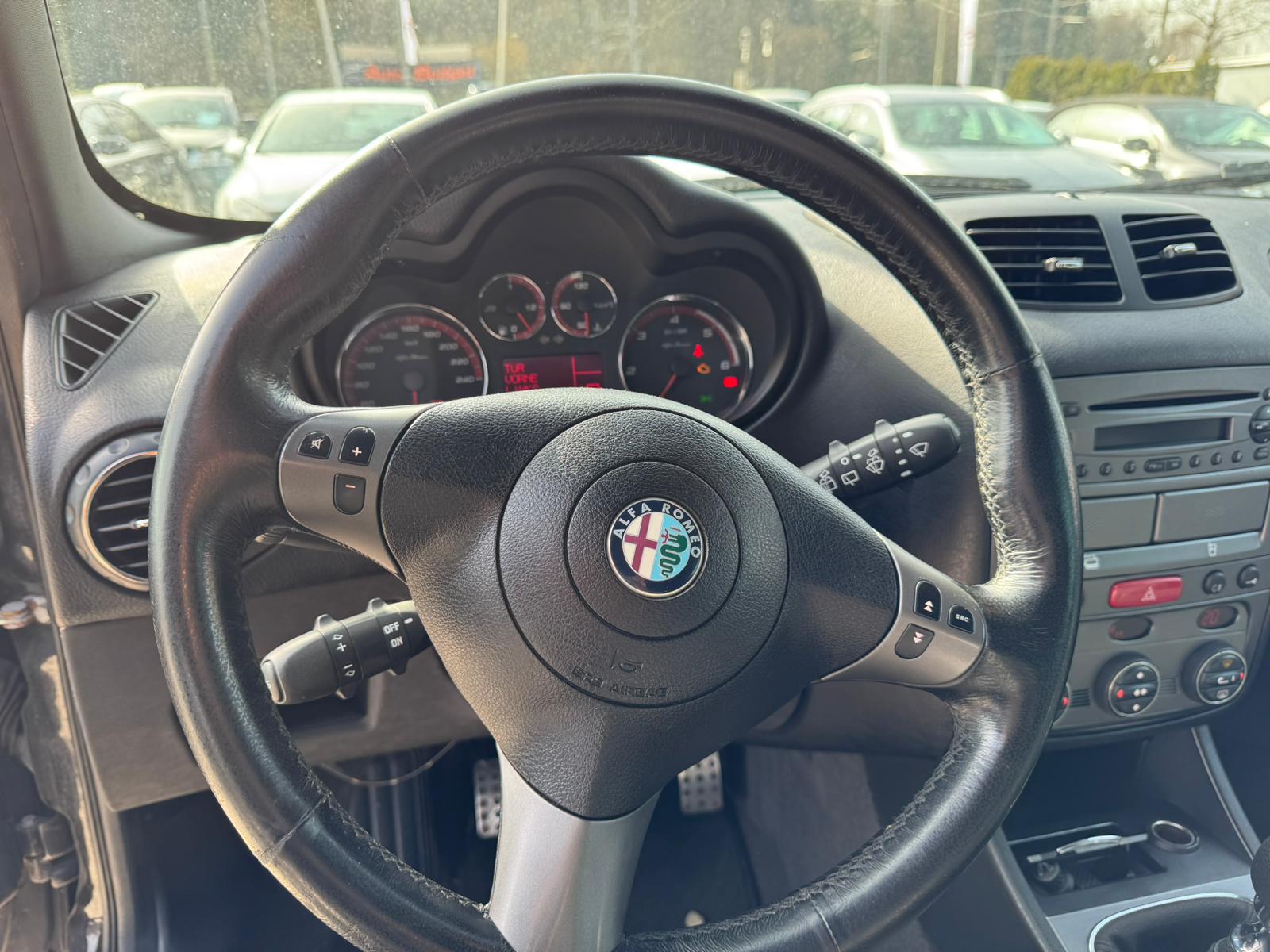 ALFA ROMEO 147 1.9 16V JTD Faces-image-12