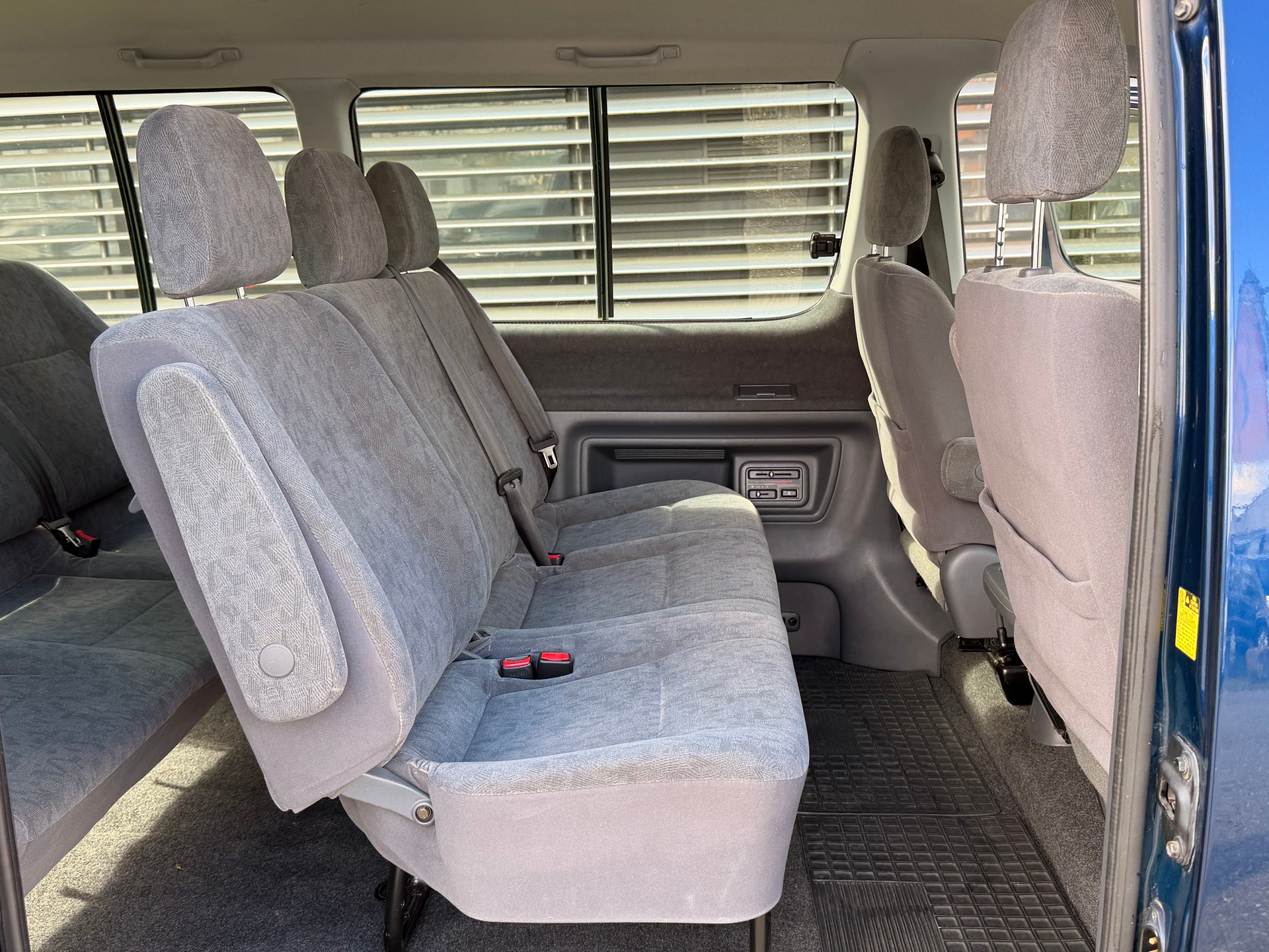 TOYOTA Hiace D-4D Wagon GL 4WD S-image-5