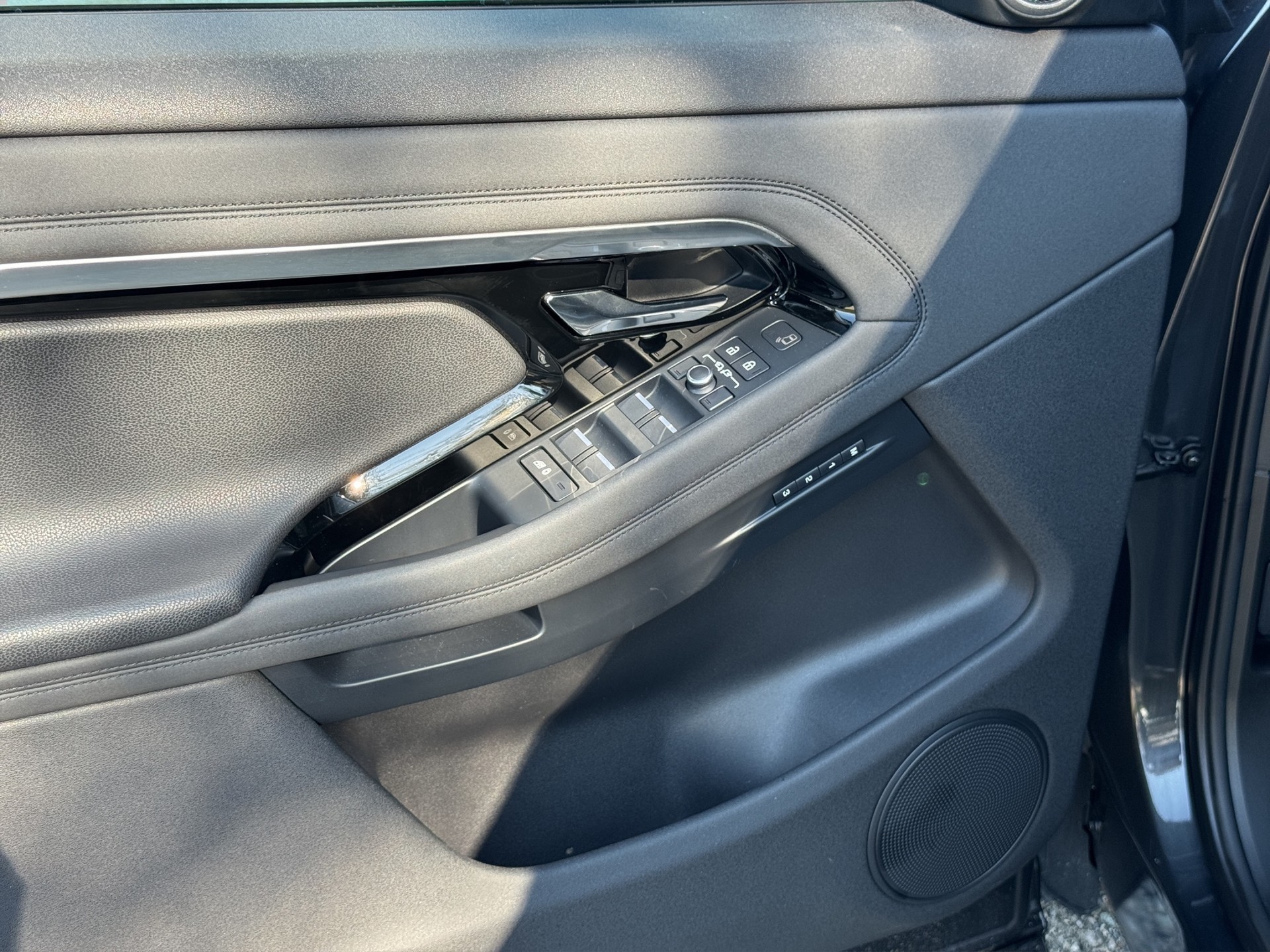 LAND ROVER Range Rover Evoque R-Dynamic P 250 SE AT9-image-18