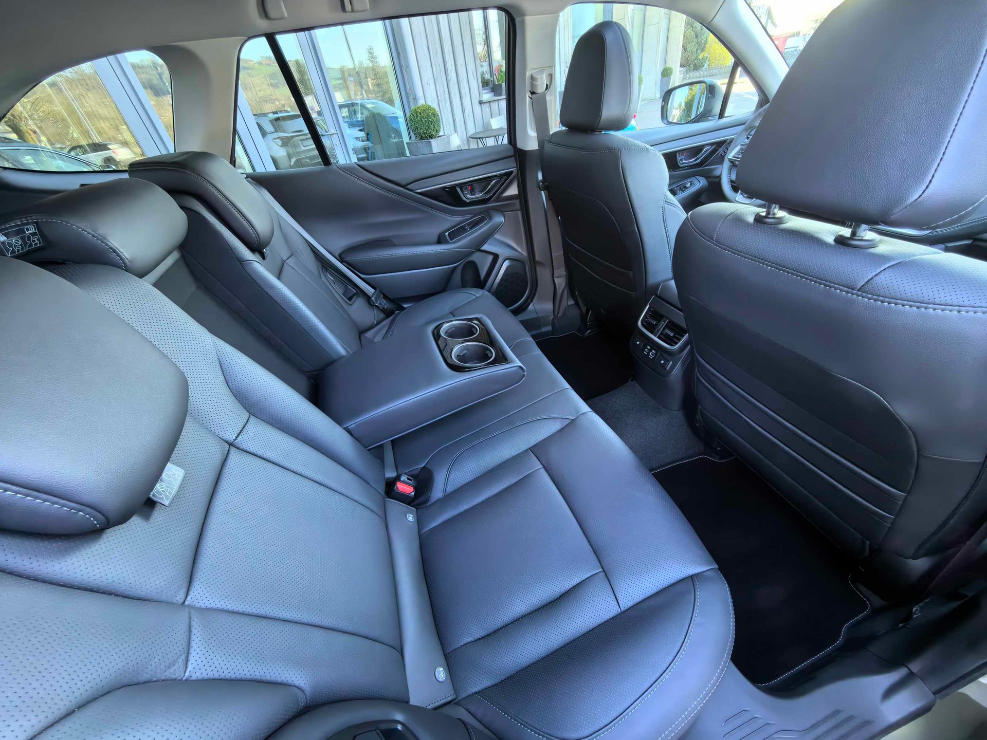 SUBARU Outback 2.5i Final Edition AWD Lineartronic-image-12