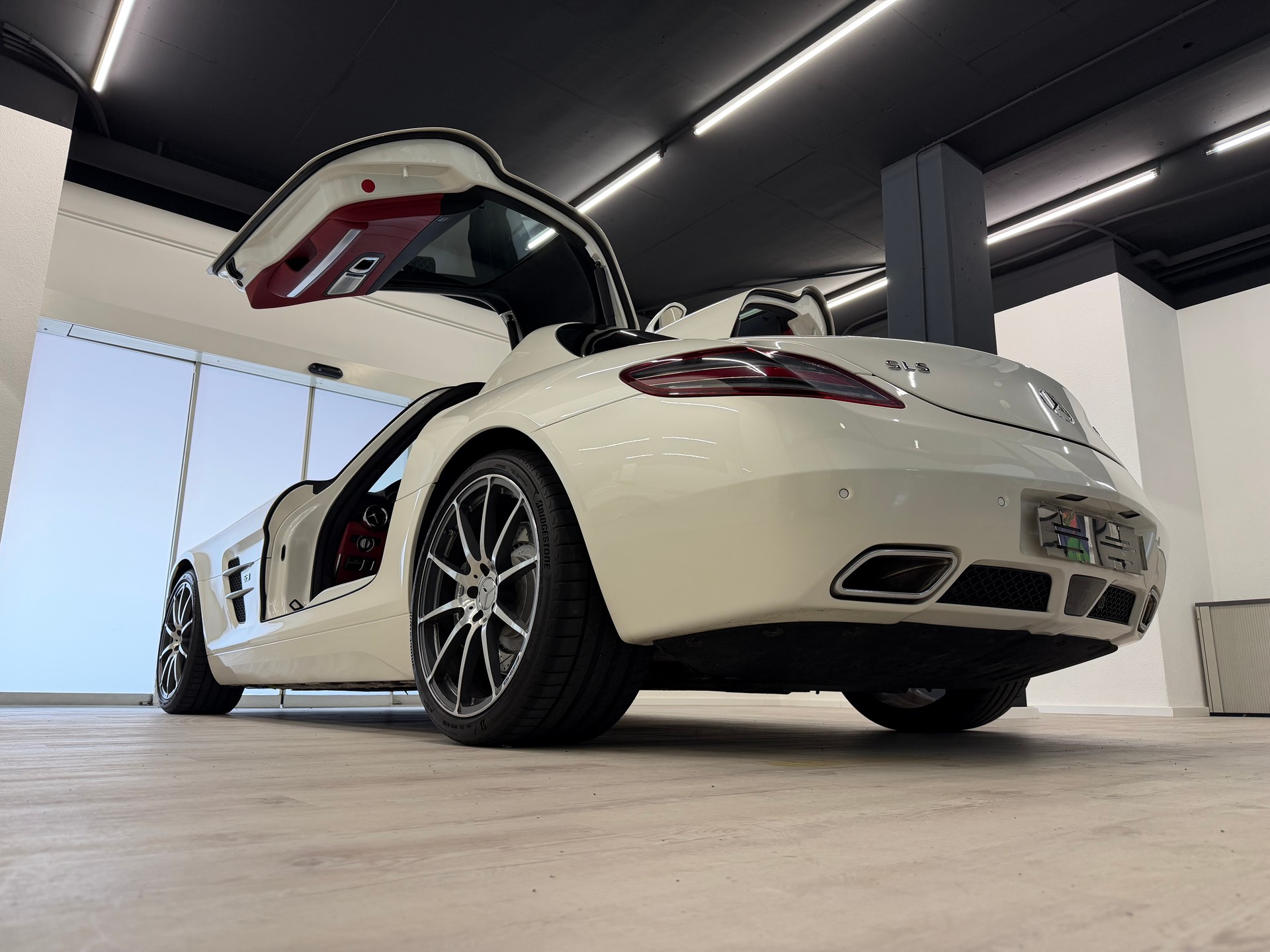 MERCEDES-BENZ SLS 63 AMG Speedshift-image-24