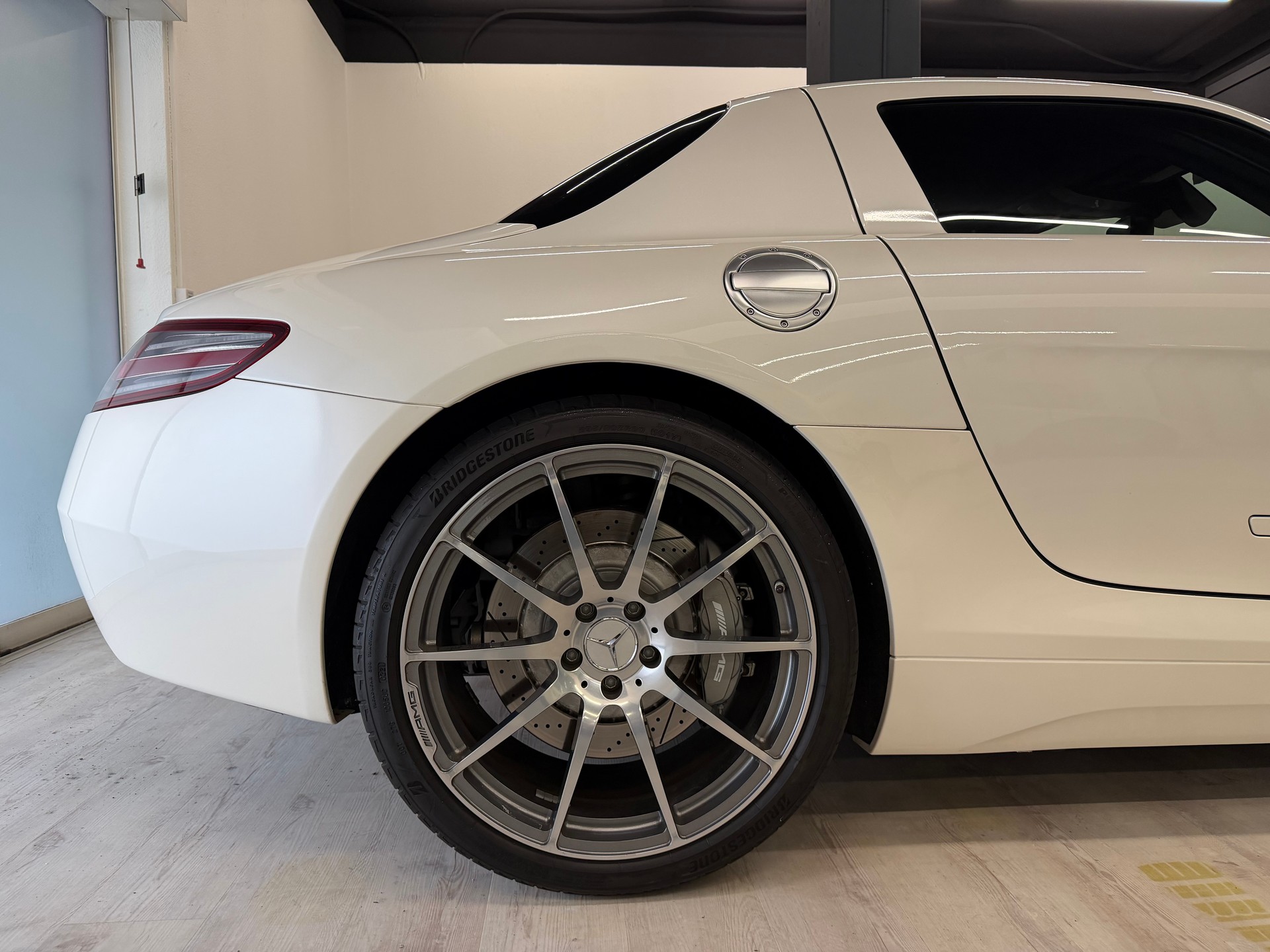 MERCEDES-BENZ SLS 63 AMG Speedshift-image-6