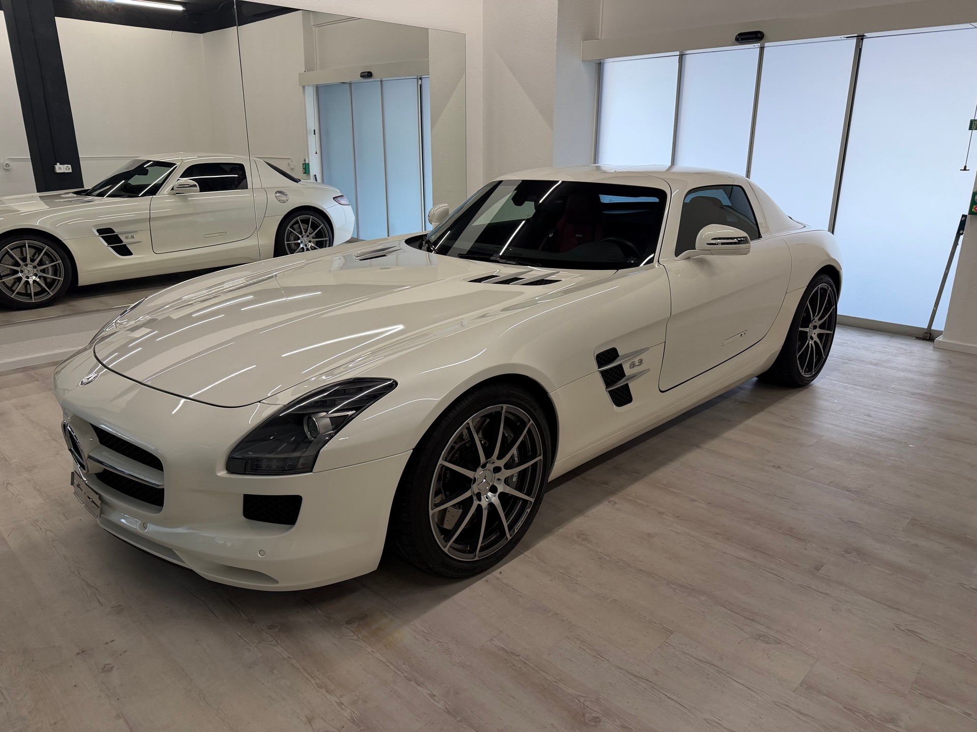 MERCEDES-BENZ SLS 63 AMG Speedshift-image-8