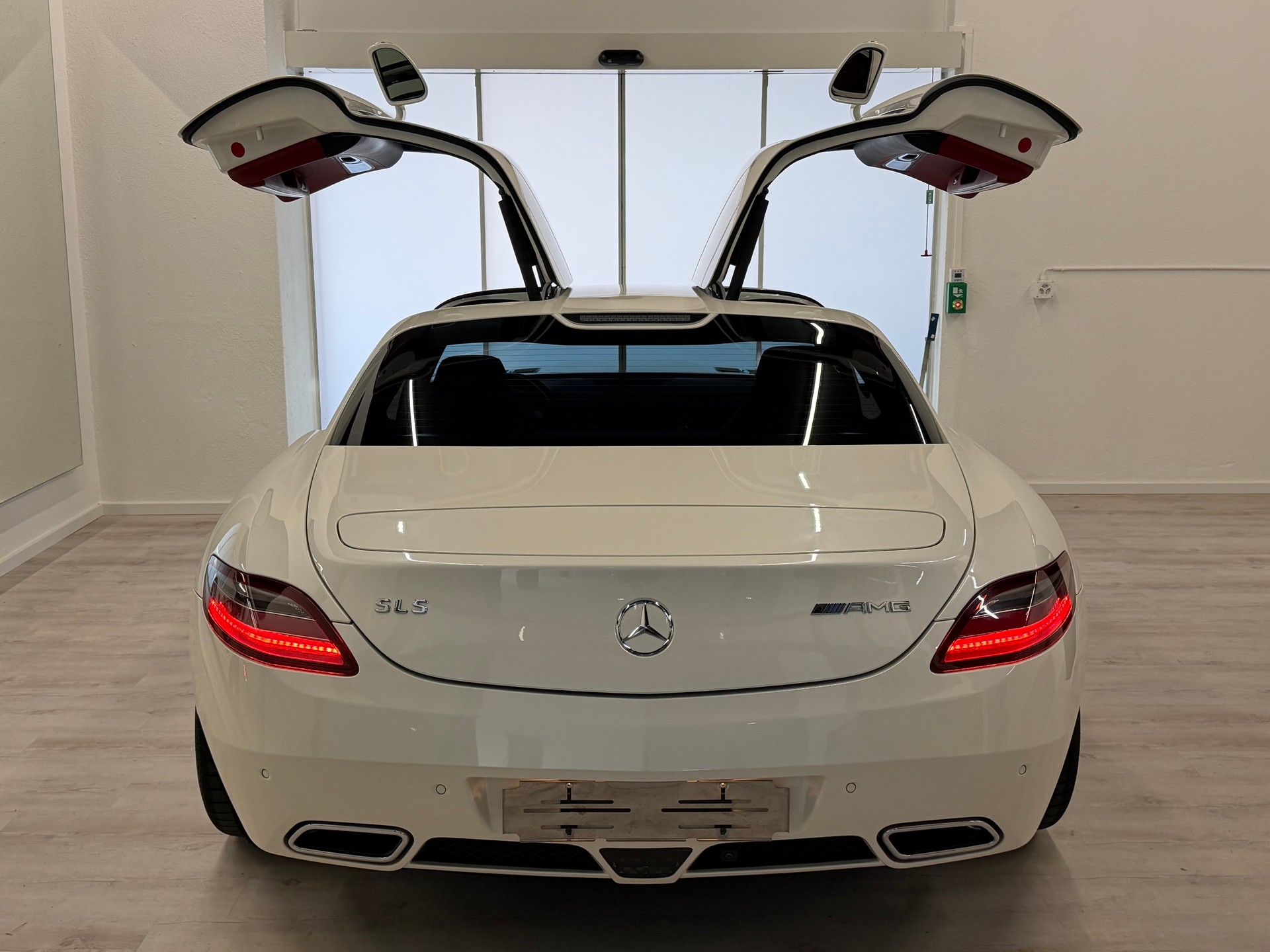 MERCEDES-BENZ SLS 63 AMG Speedshift-image-15
