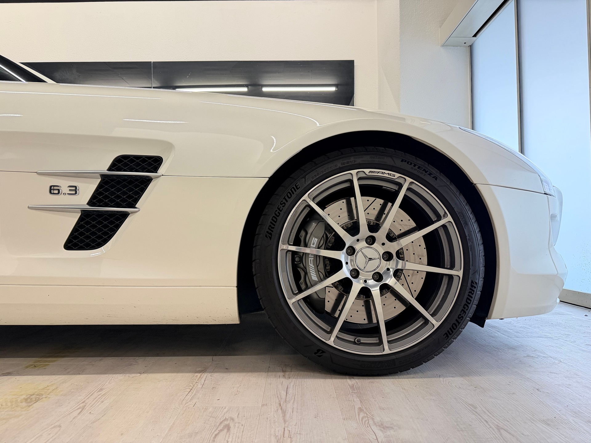 MERCEDES-BENZ SLS 63 AMG Speedshift-image-28