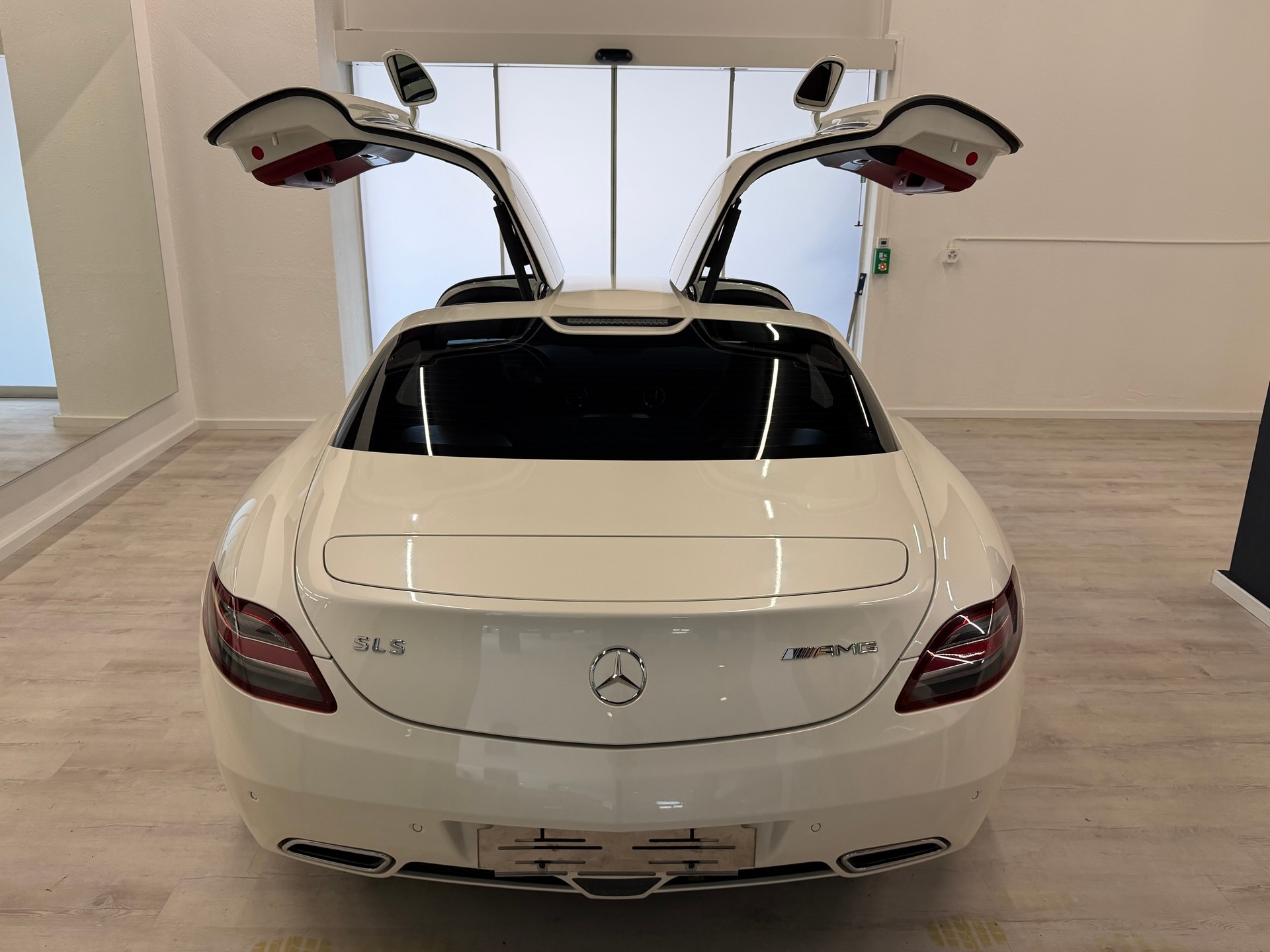 MERCEDES-BENZ SLS 63 AMG Speedshift-image-16