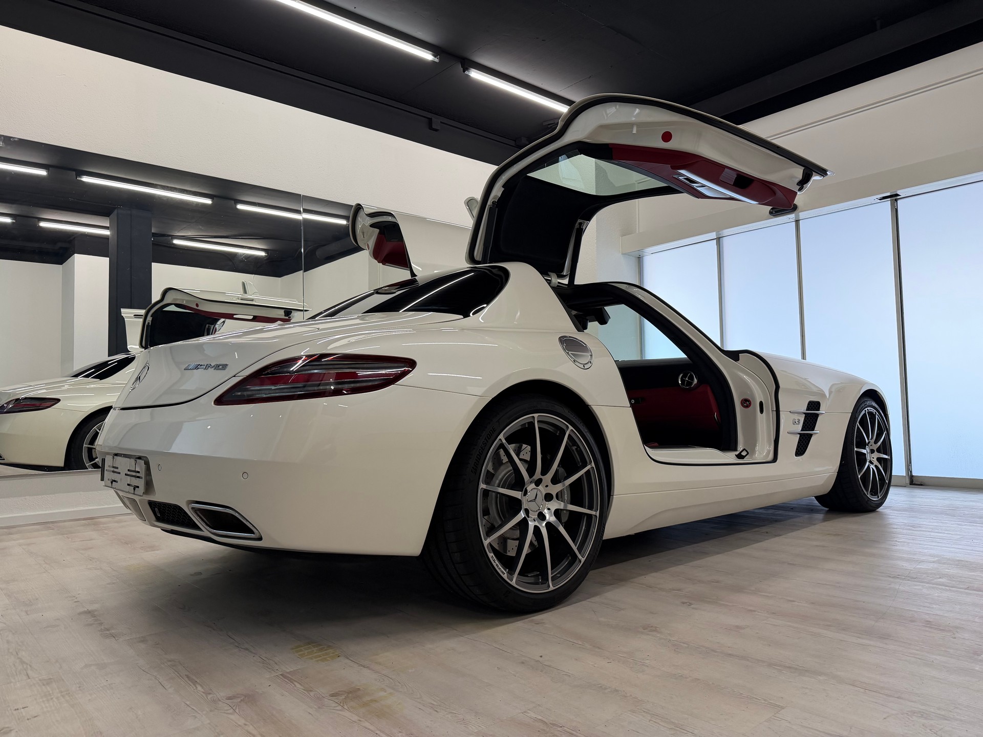 MERCEDES-BENZ SLS 63 AMG Speedshift-image-17