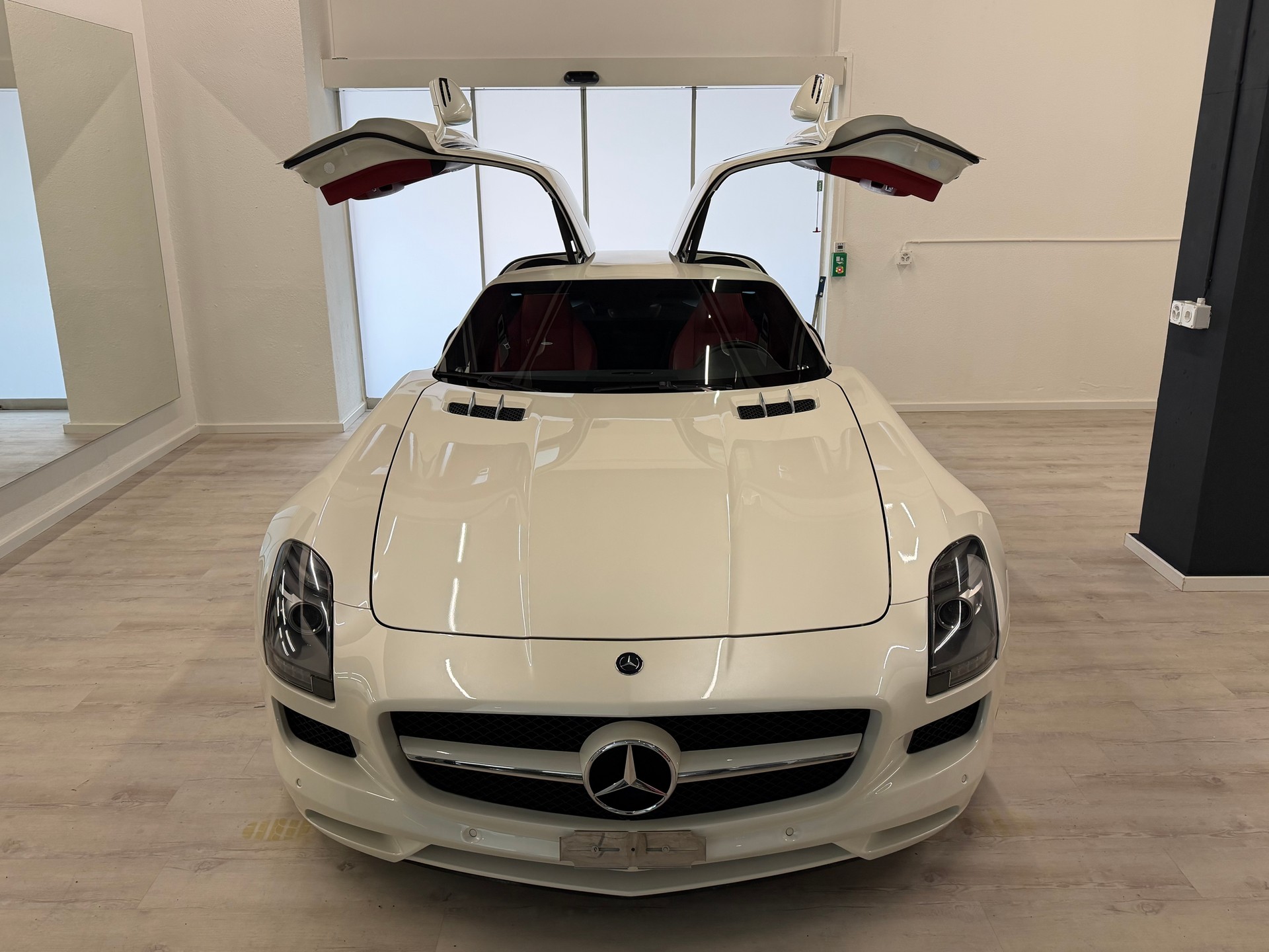 MERCEDES-BENZ SLS 63 AMG Speedshift-showroom-element-2