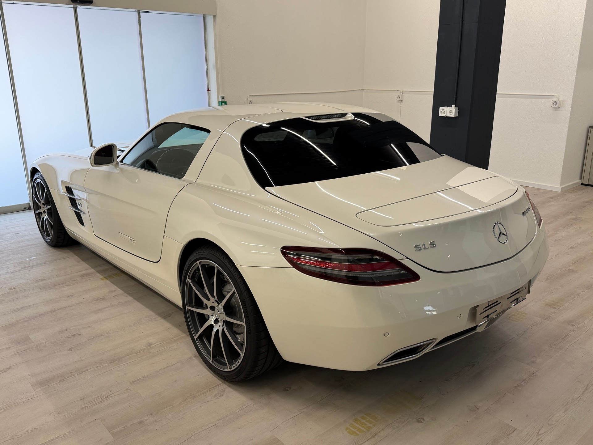 MERCEDES-BENZ SLS 63 AMG Speedshift-image-26